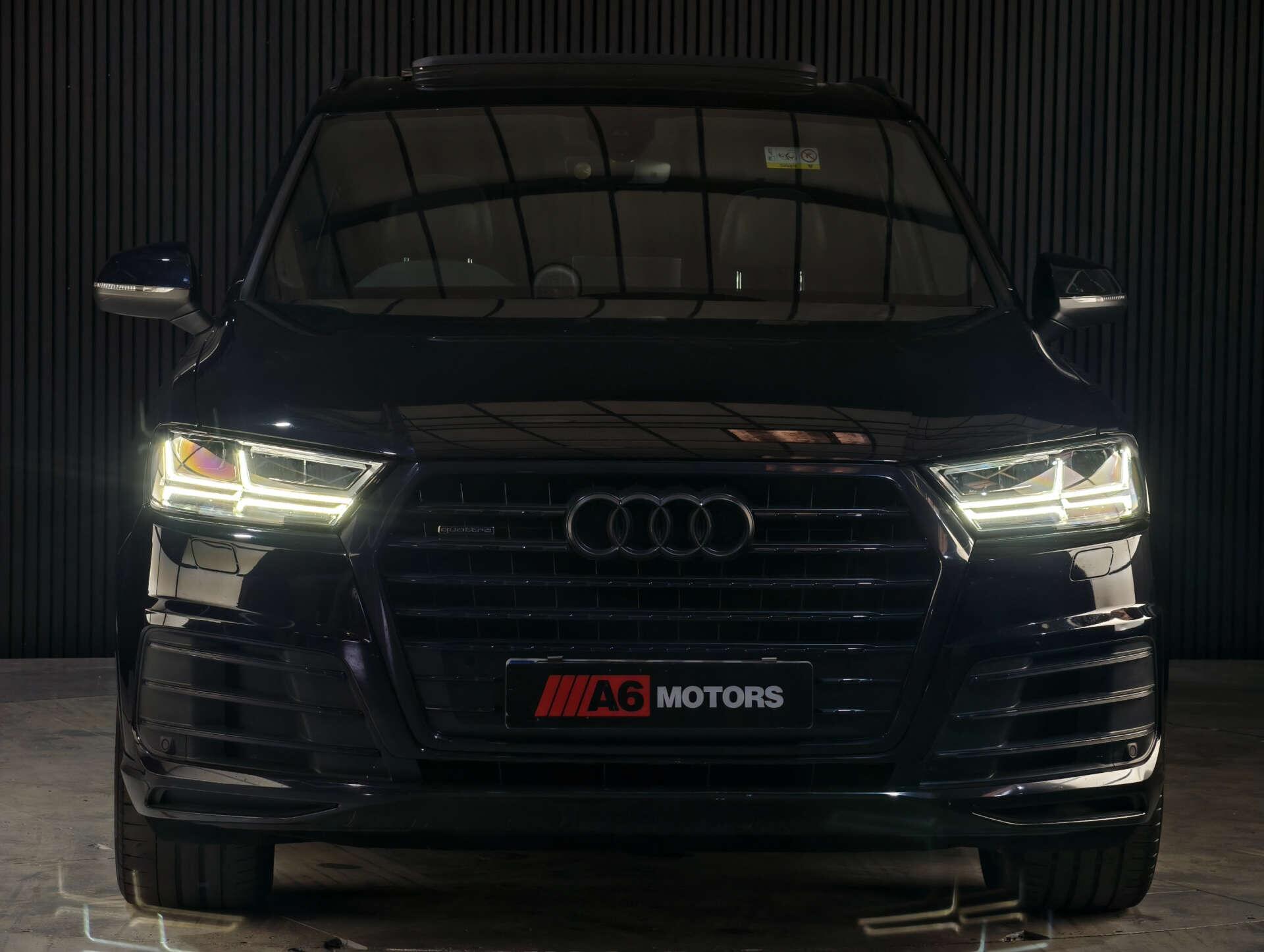 Audi Q7 view 10