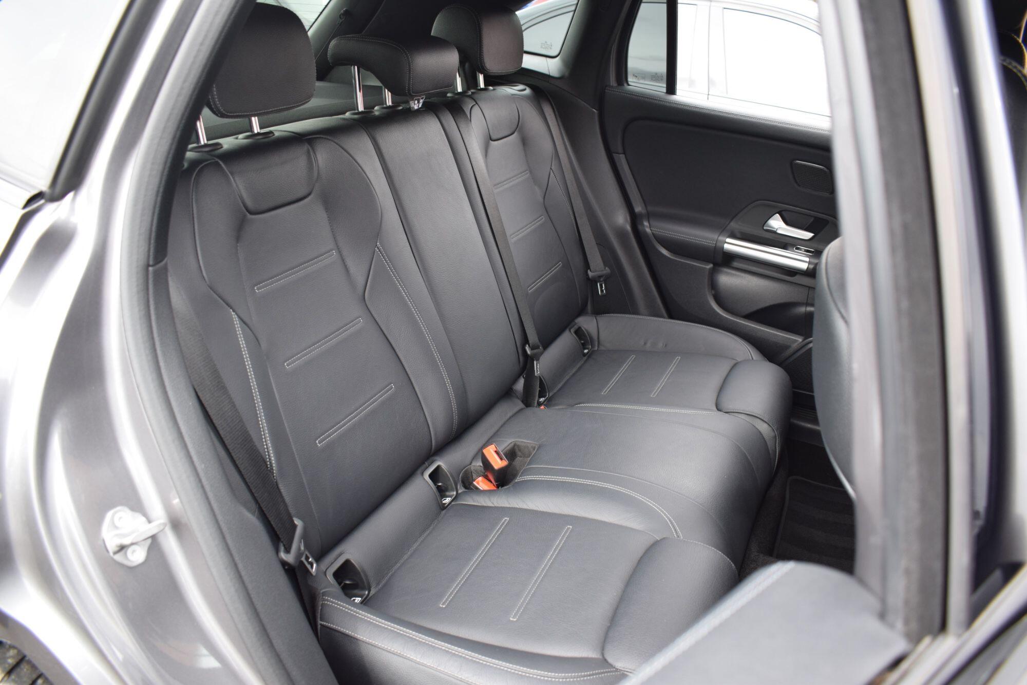 Mercedes-Benz GLA view 17