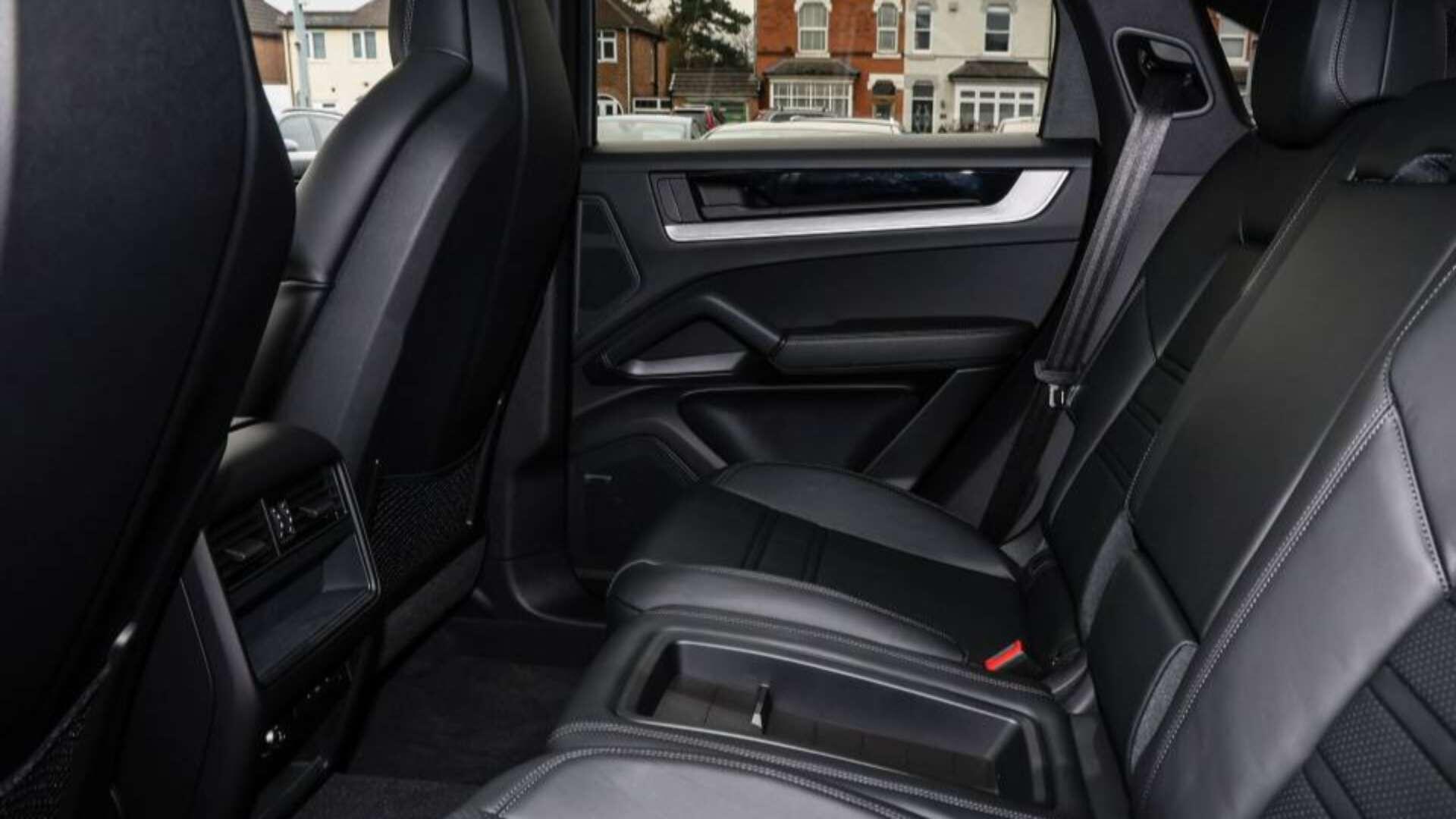 Porsche Cayenne view 30