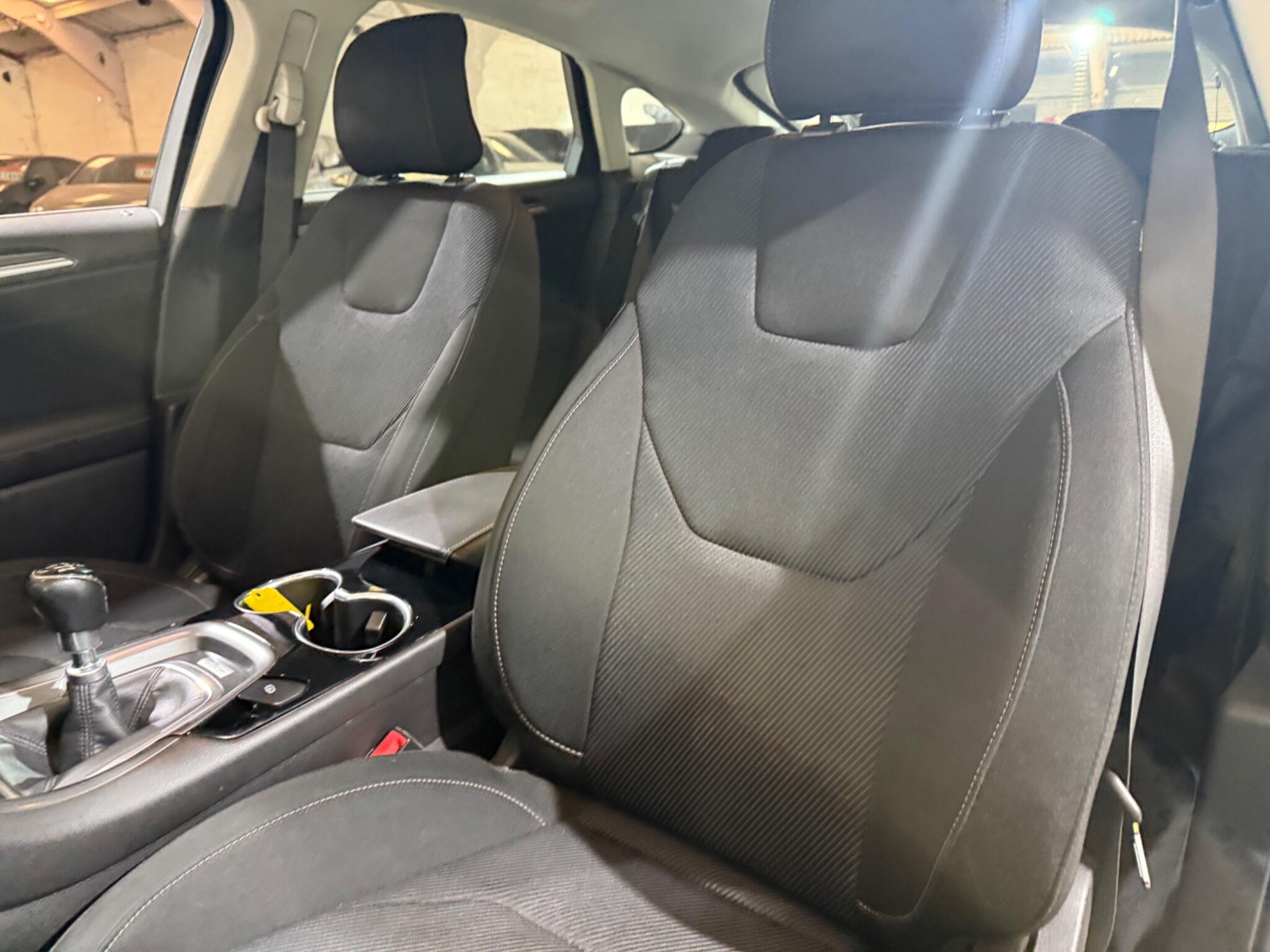 Ford Mondeo view 51