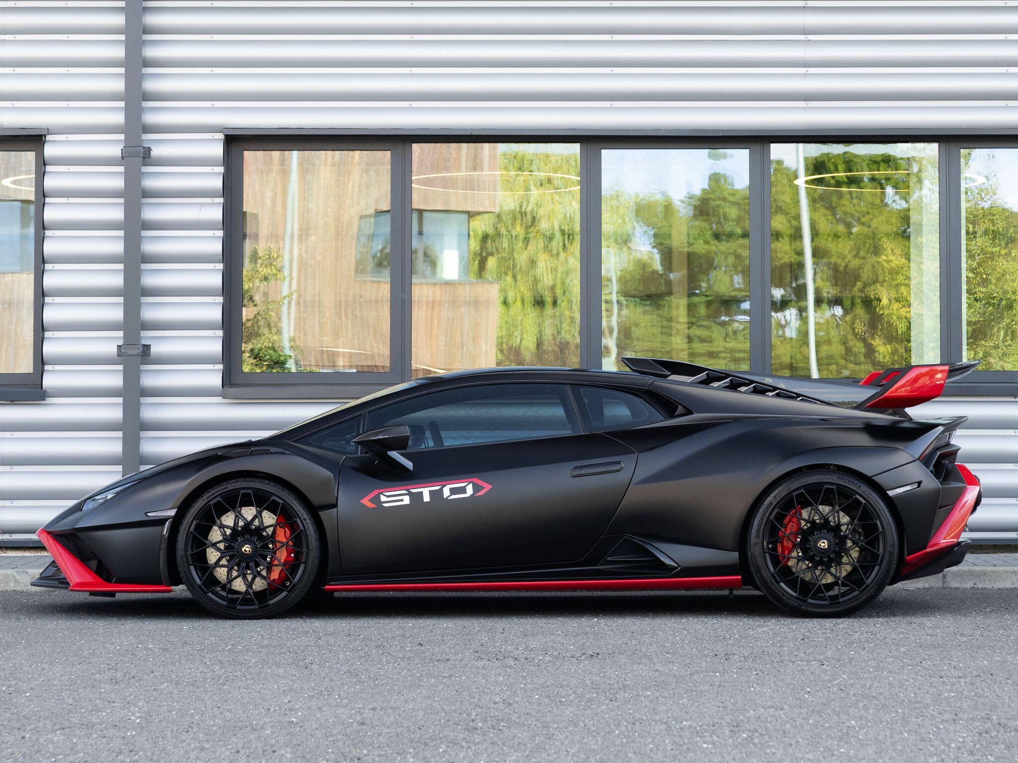 Lamborghini Huracan view 6