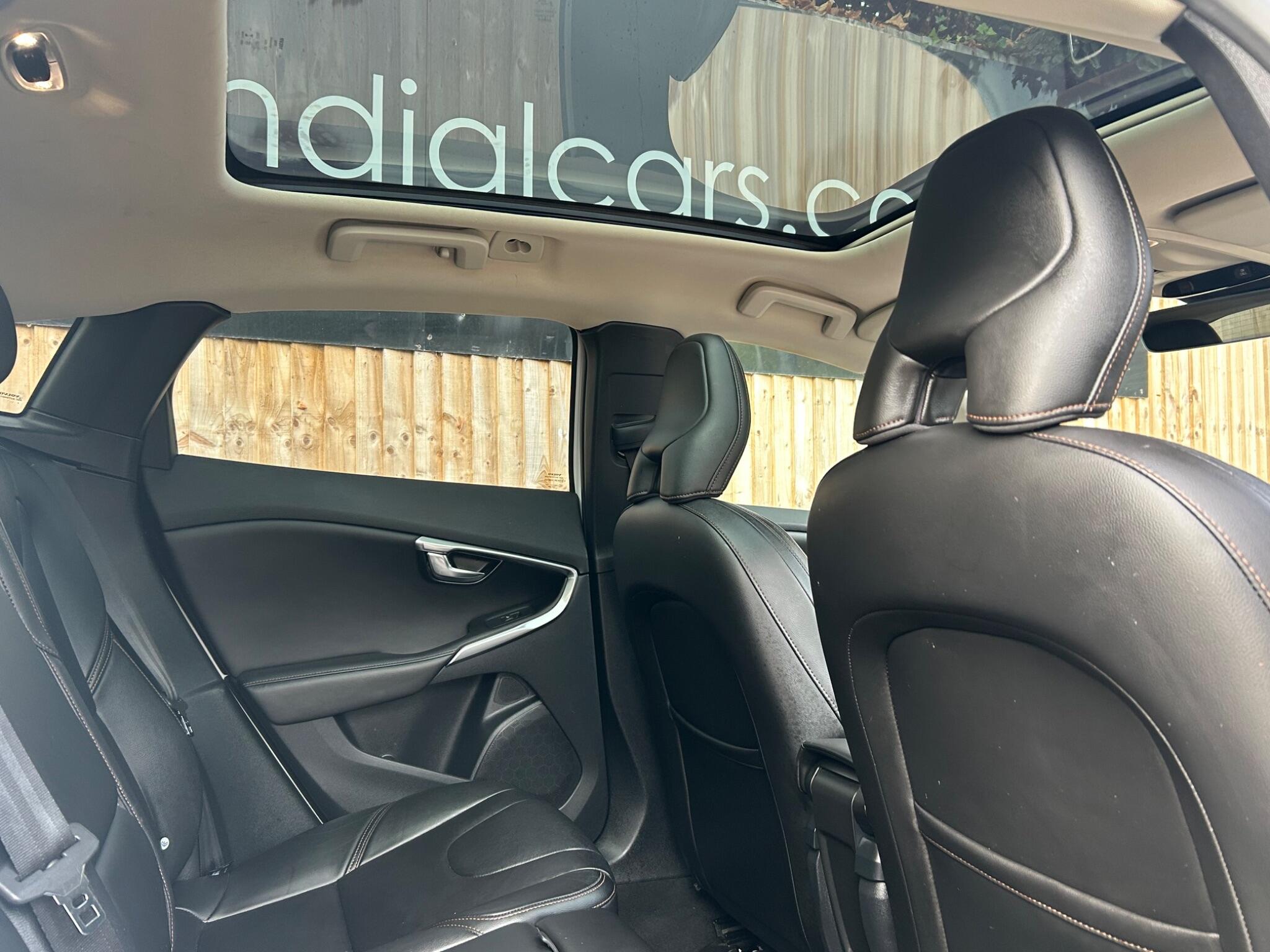 Volvo V40 Cross Country view 41