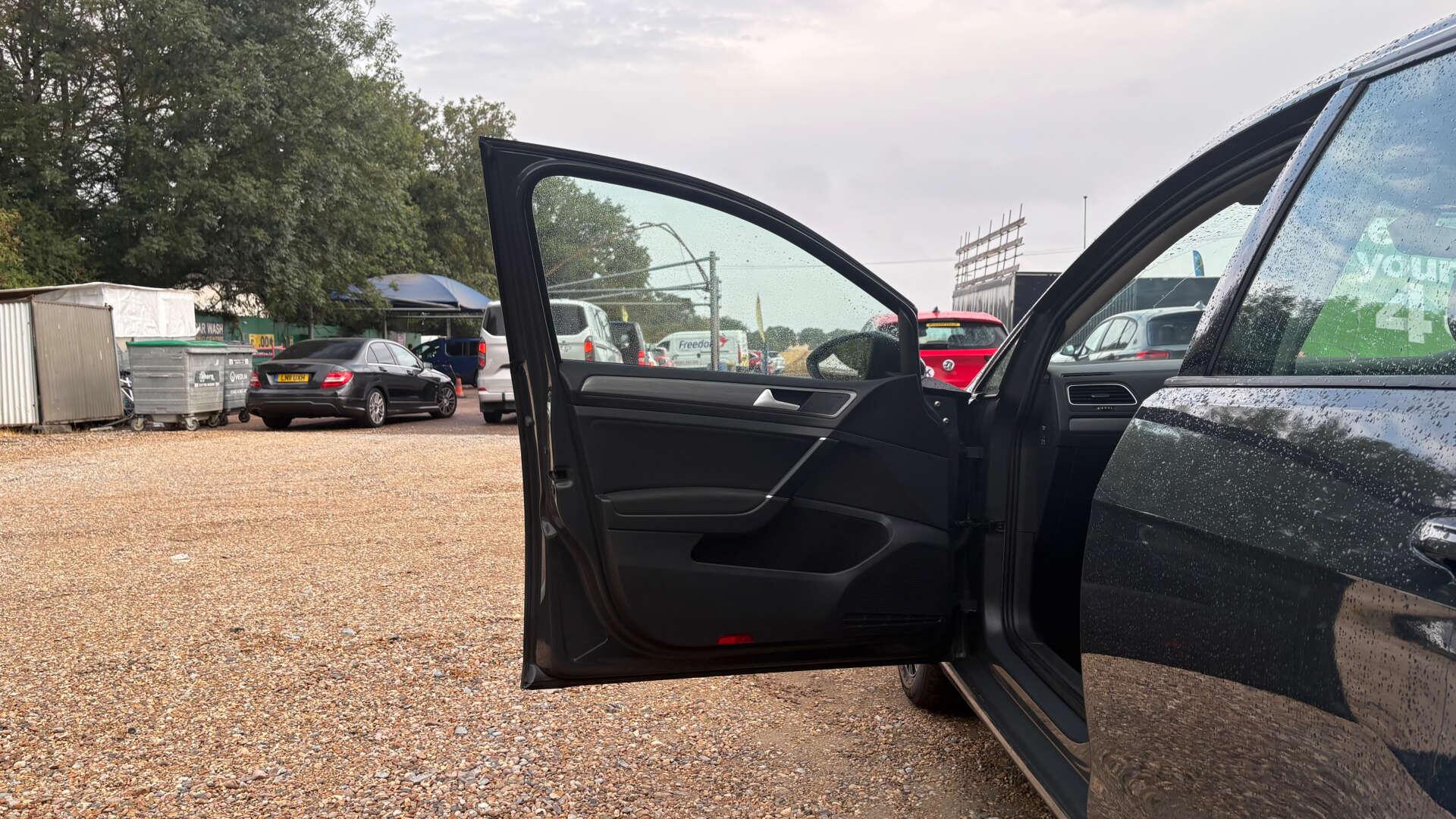 Volkswagen Golf view 42