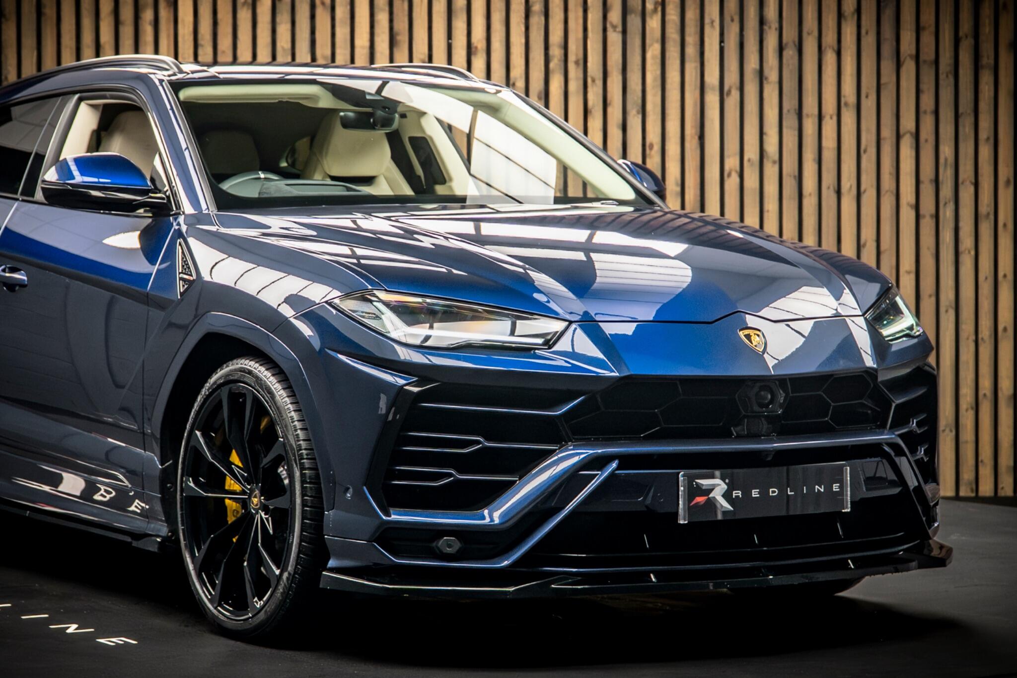 Lamborghini Urus view 12
