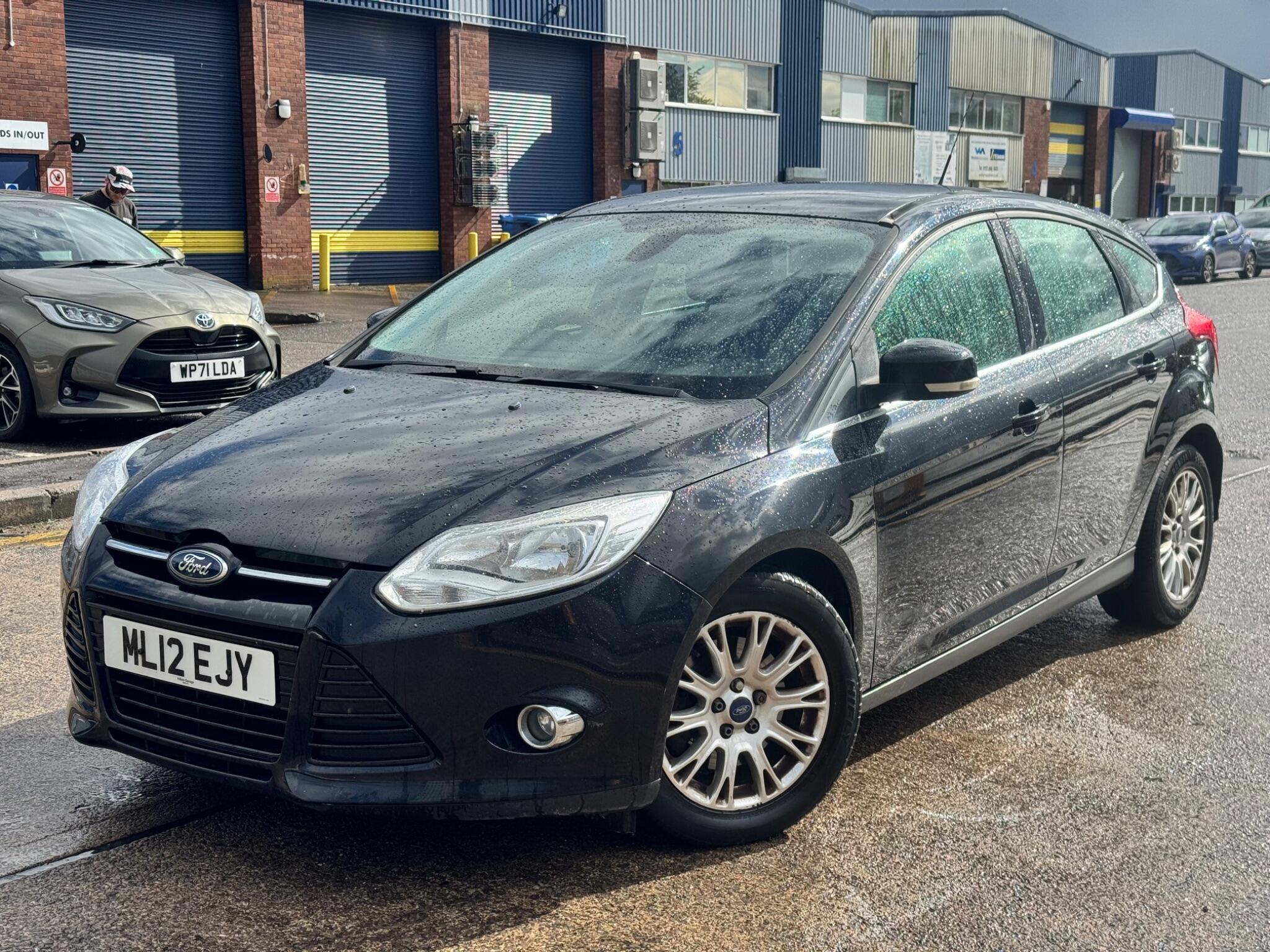 Ford Focus view 3