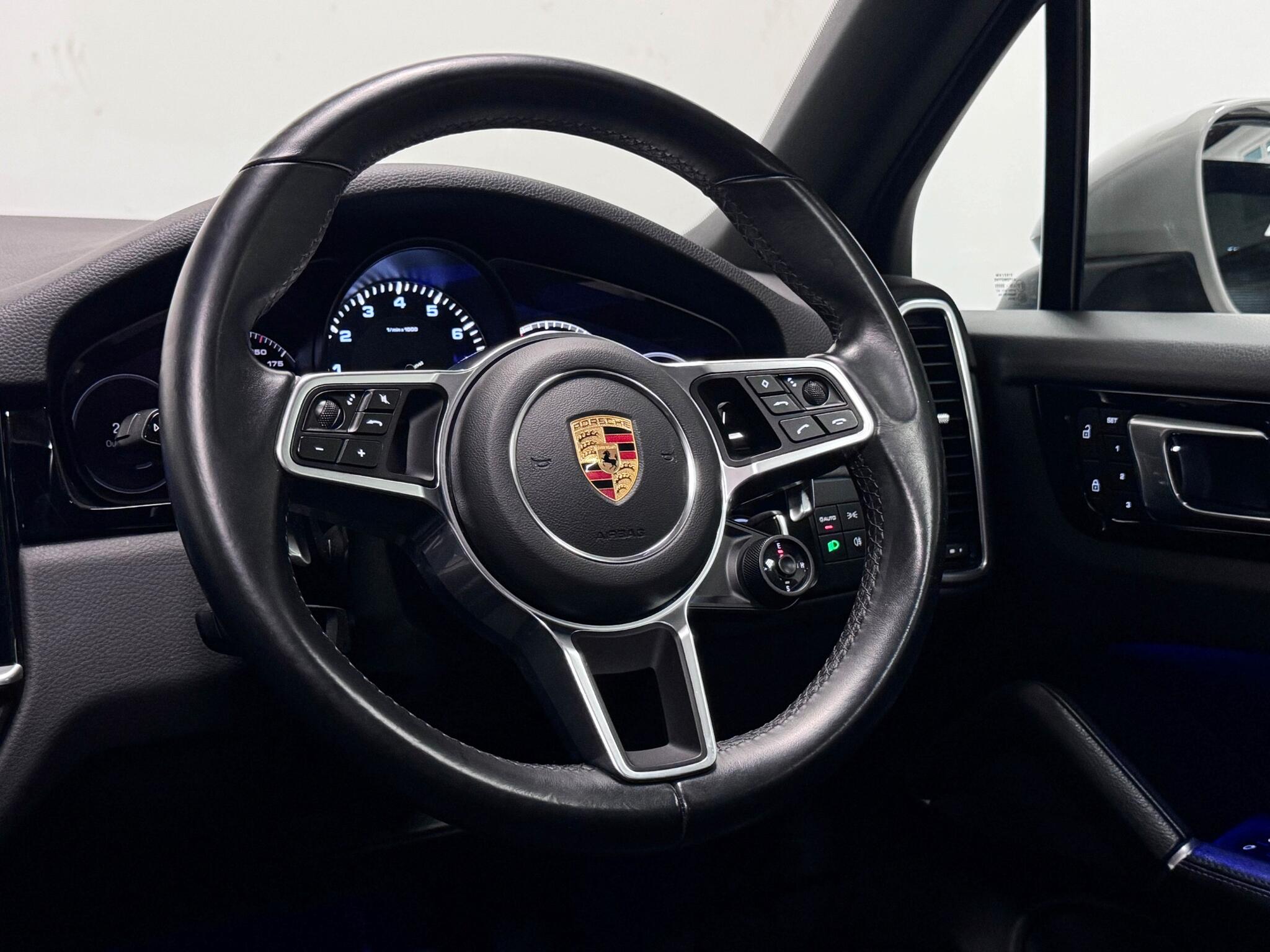Porsche Cayenne view 38