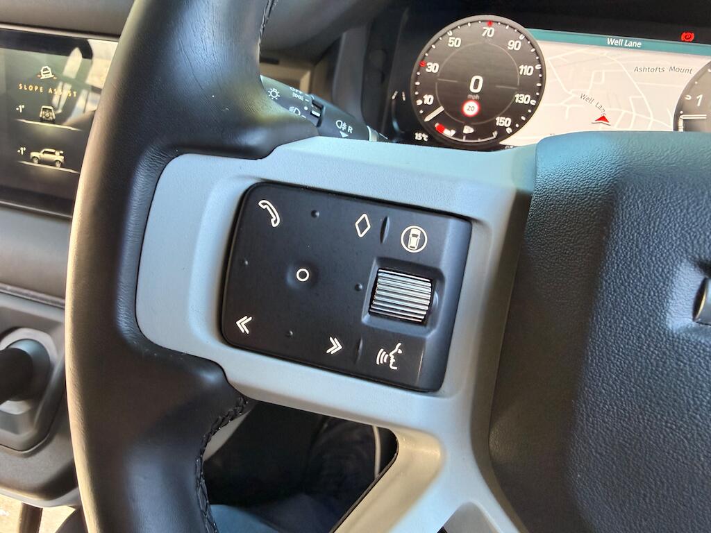 Land Rover Defender view 43