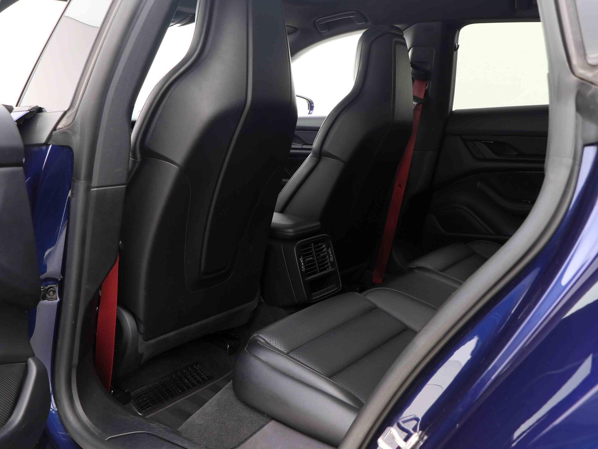 Porsche Taycan view 25