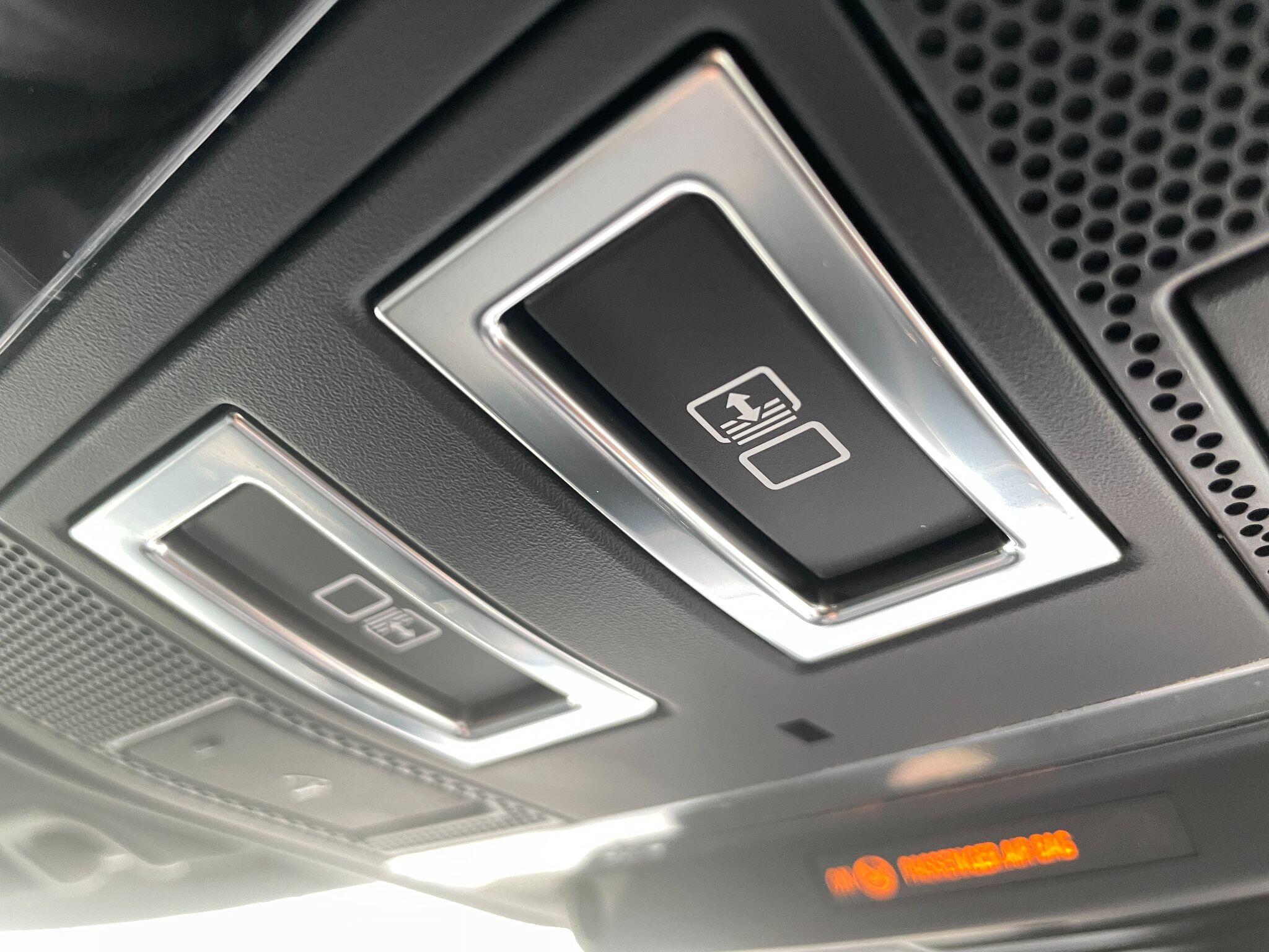 Land Rover Discovery view 17