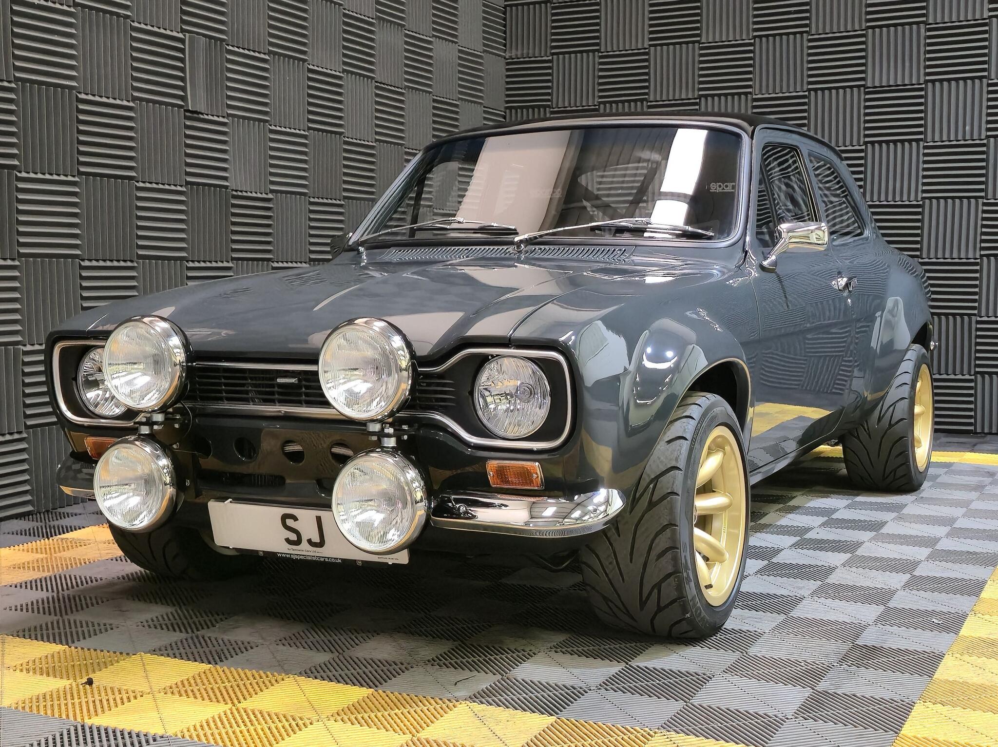 Ford Escort view 17
