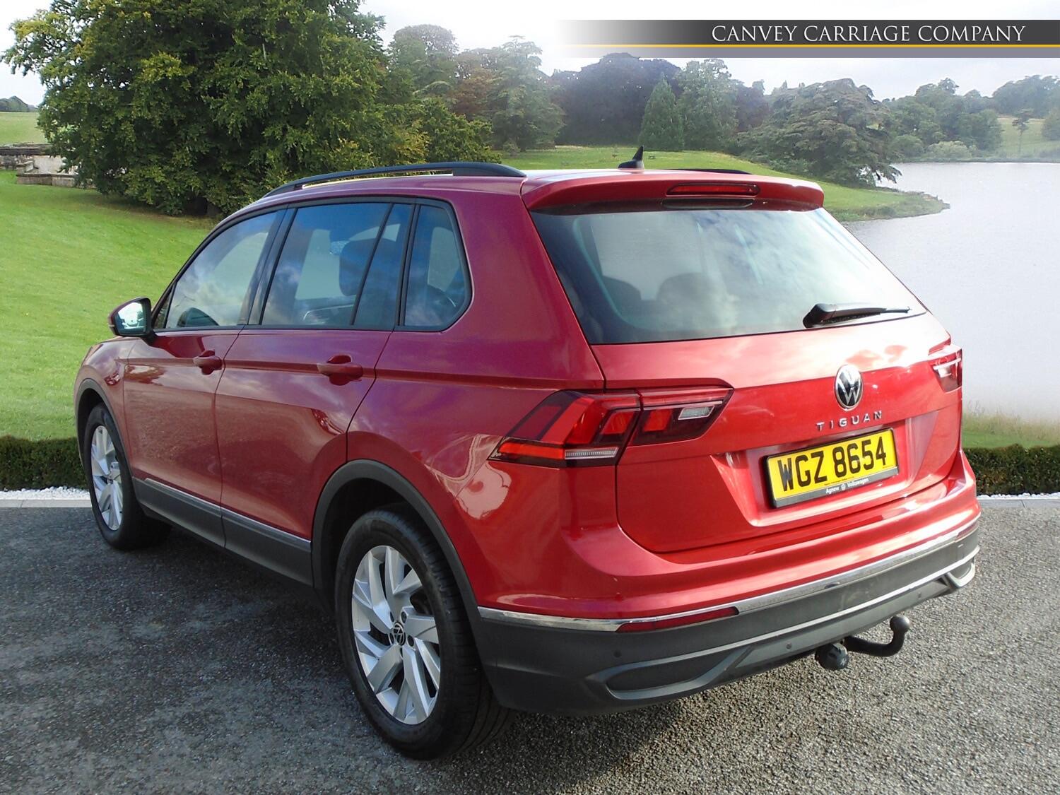 Volkswagen Tiguan view 4