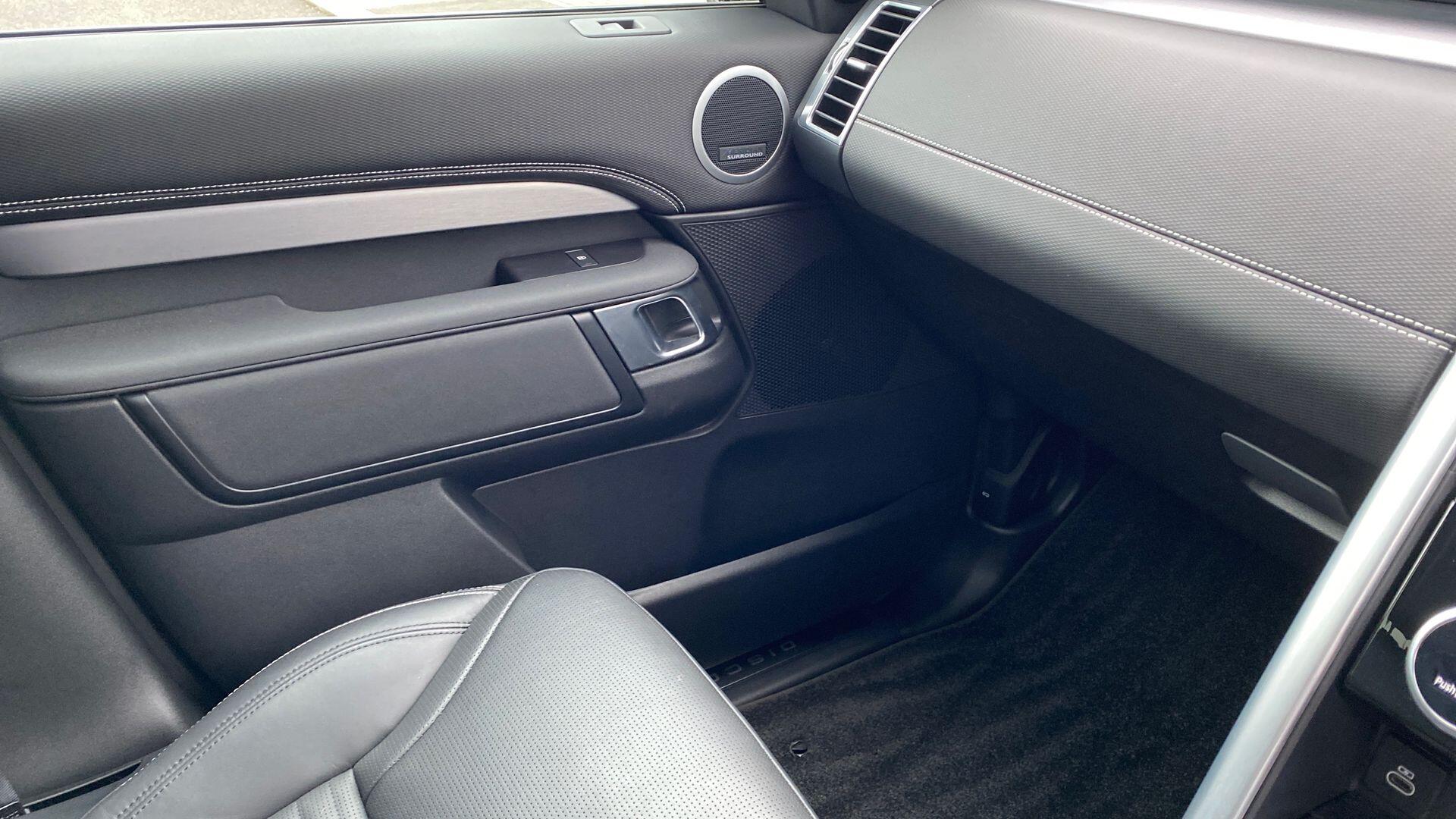 Land Rover Discovery view 31