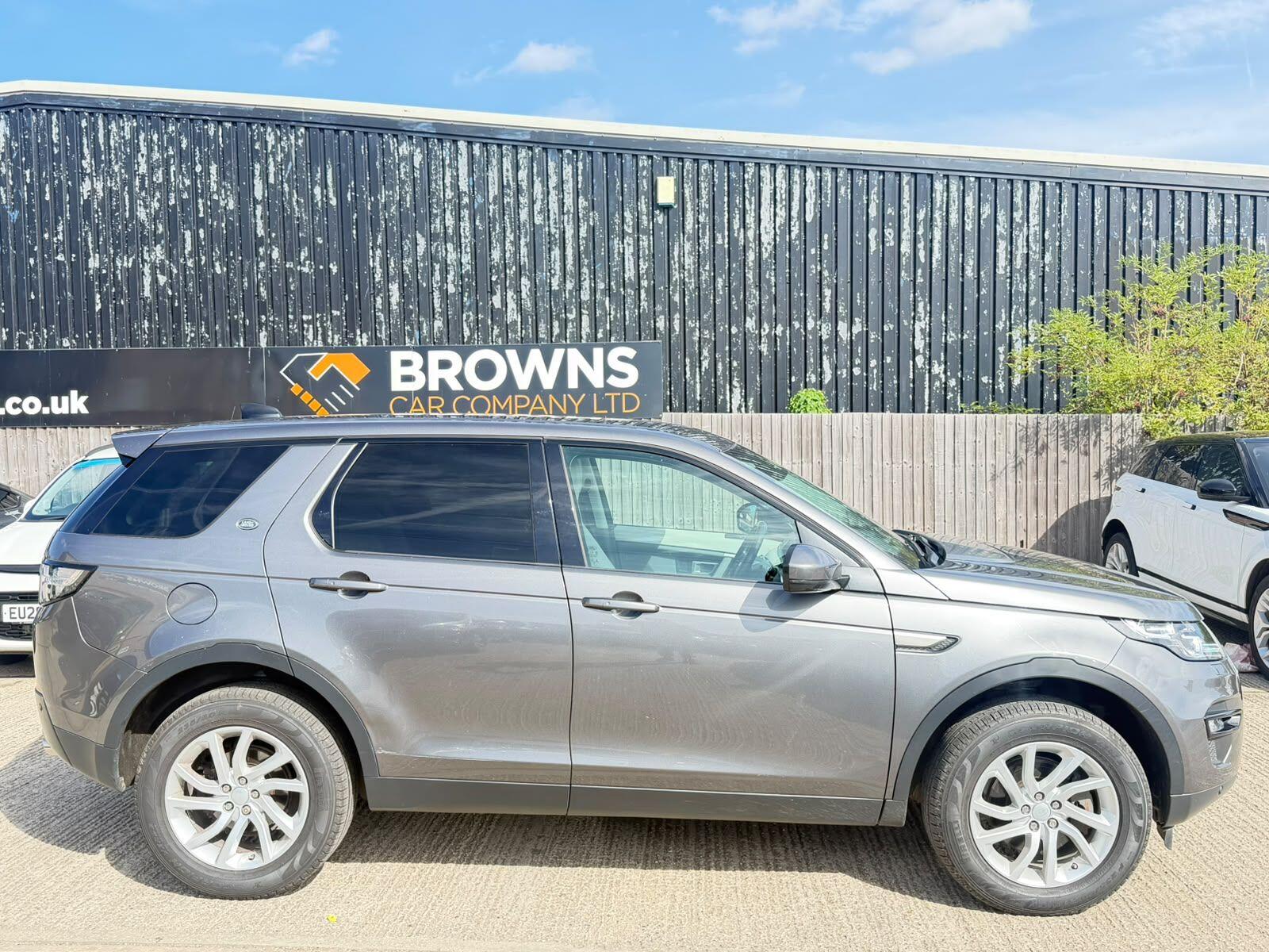 Land Rover Discovery Sport view 7