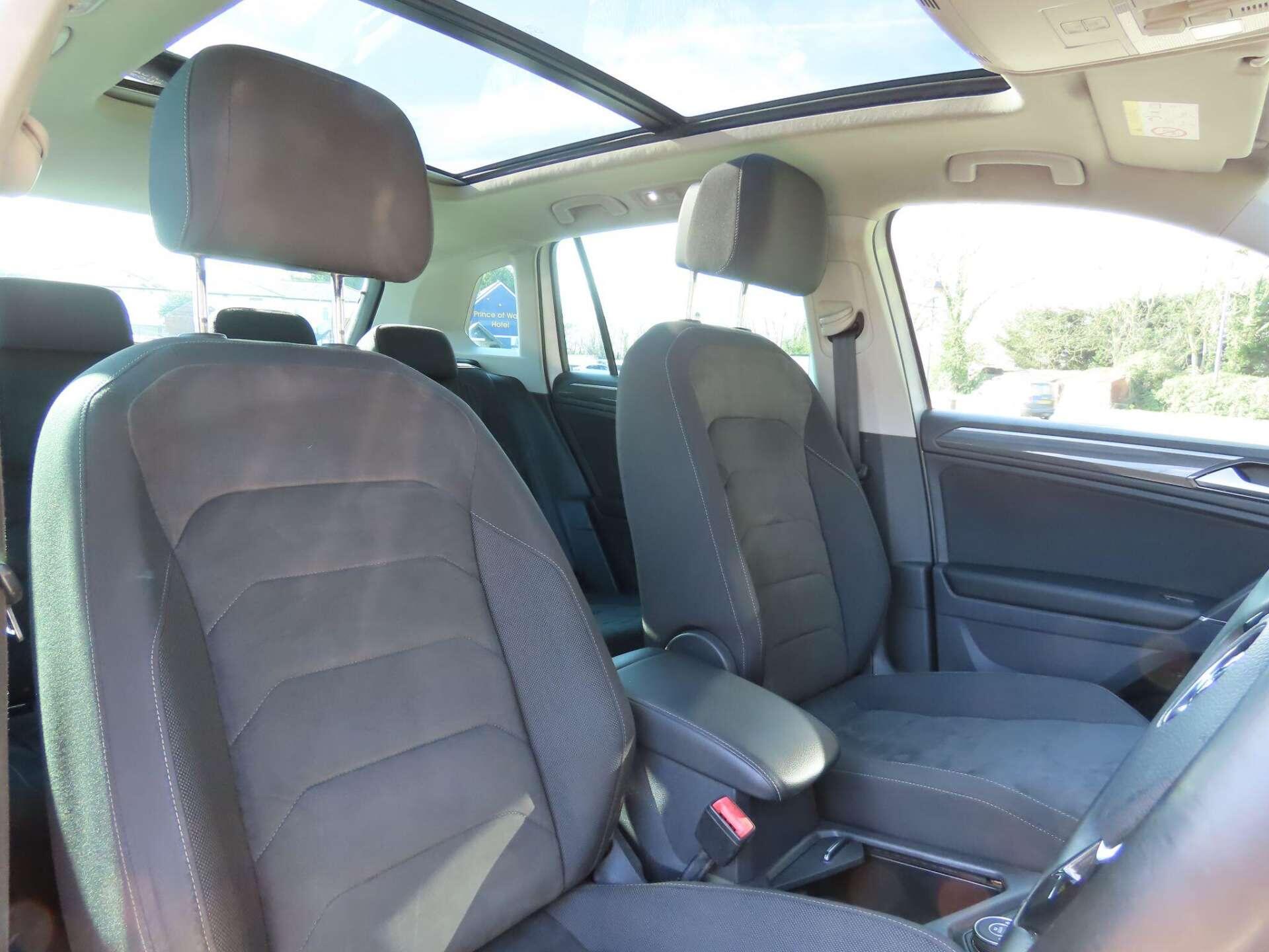 Volkswagen Tiguan view 8
