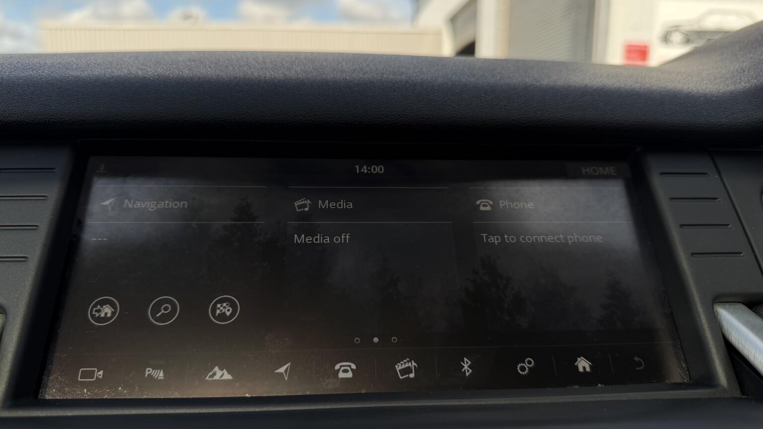 Land Rover Discovery Sport view 32