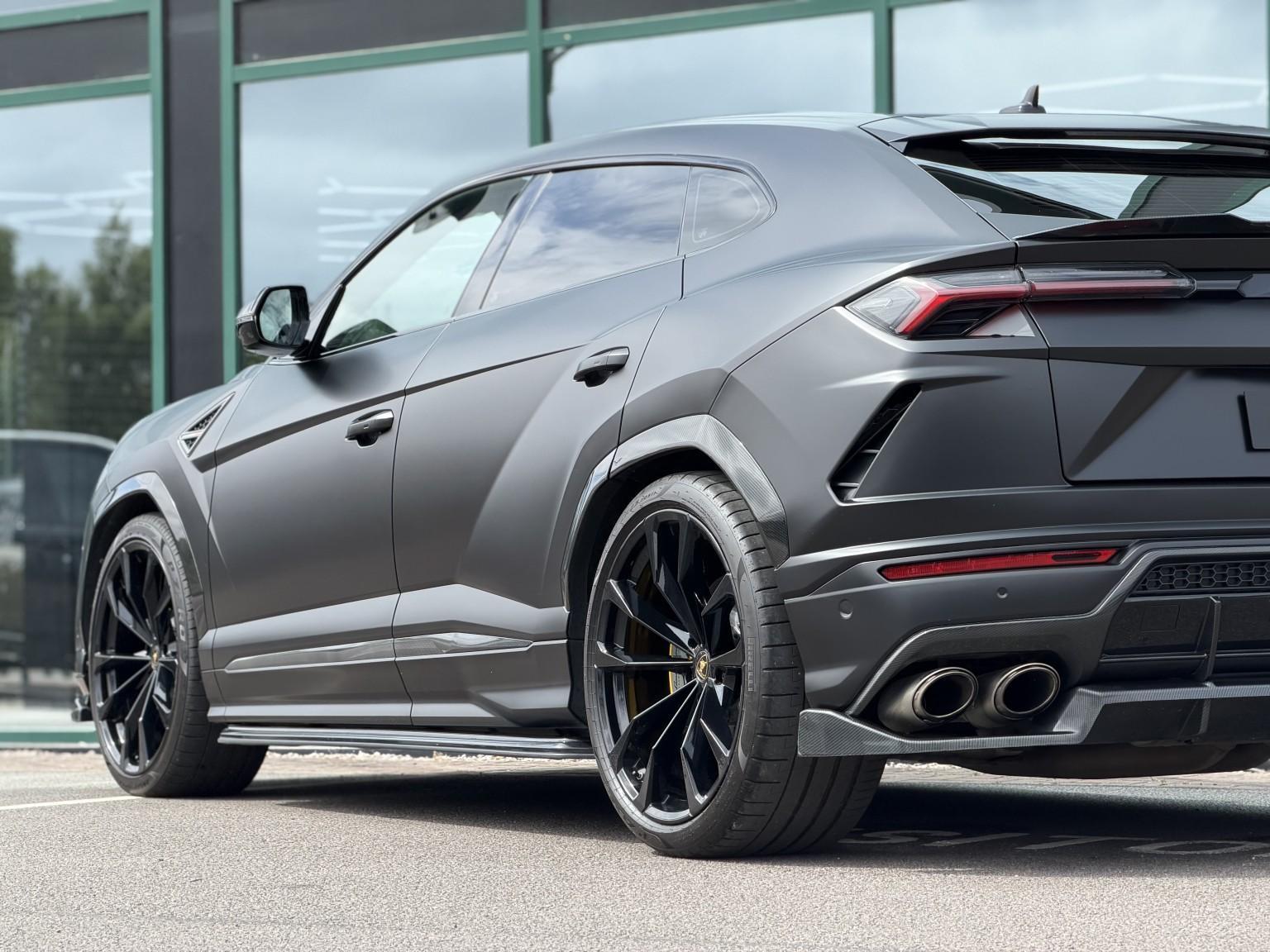 Lamborghini Urus view 24