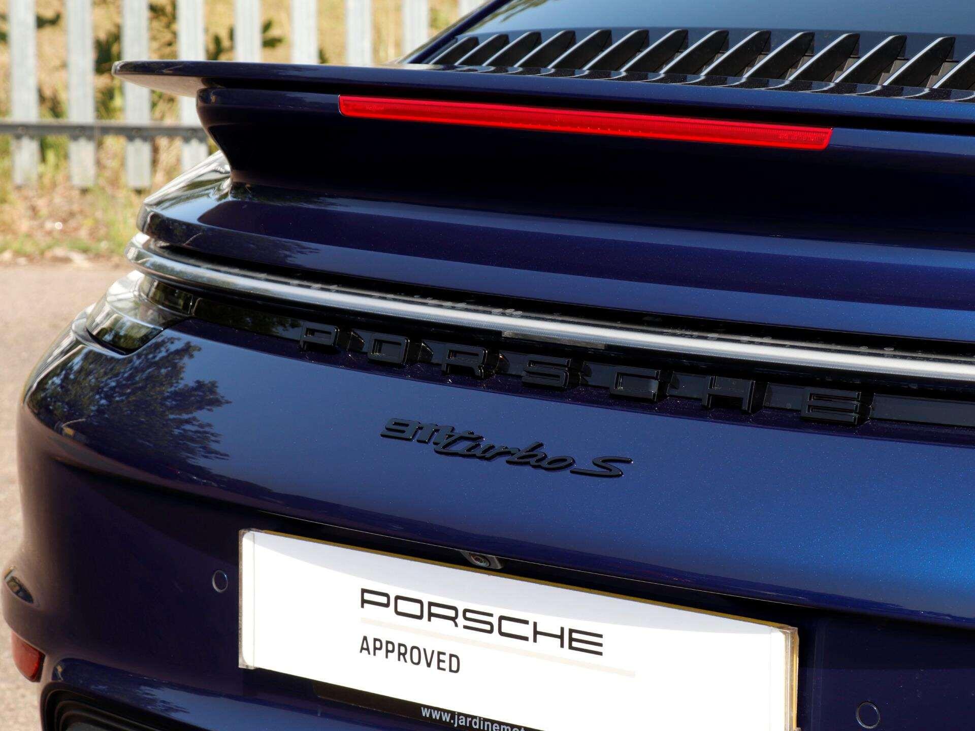 Porsche 911 view 30