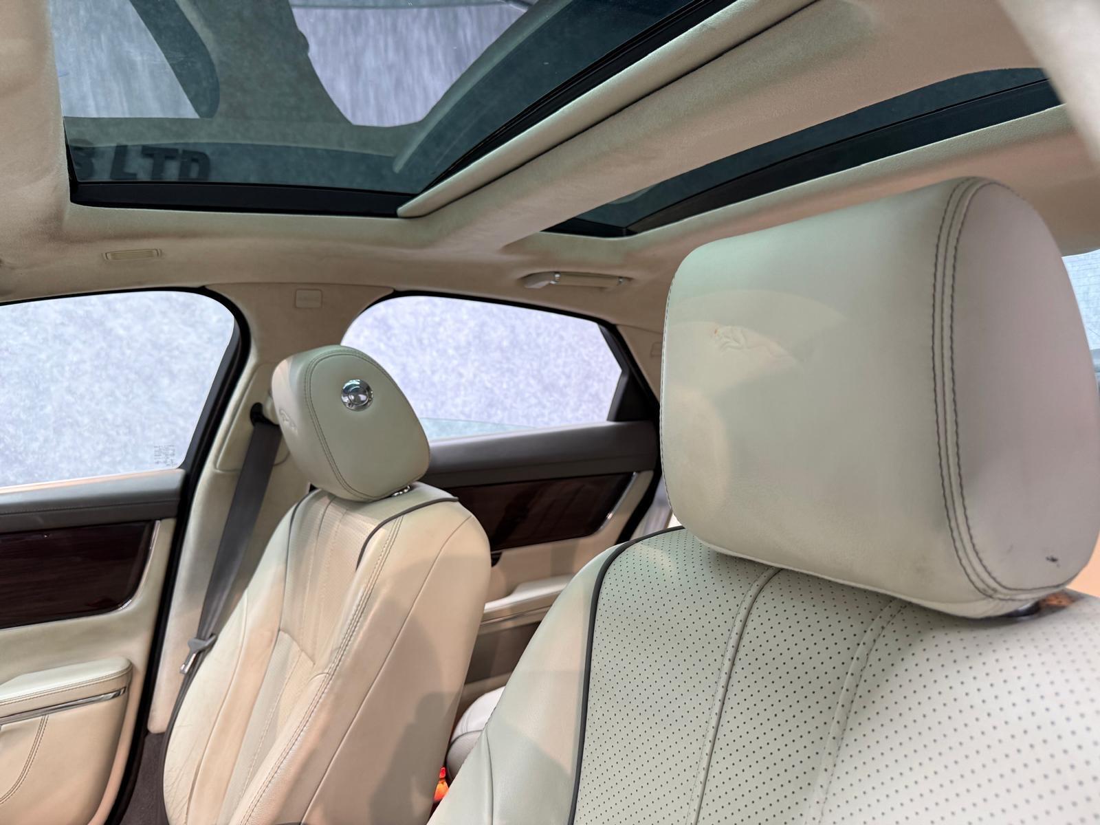 Jaguar XJ view 11