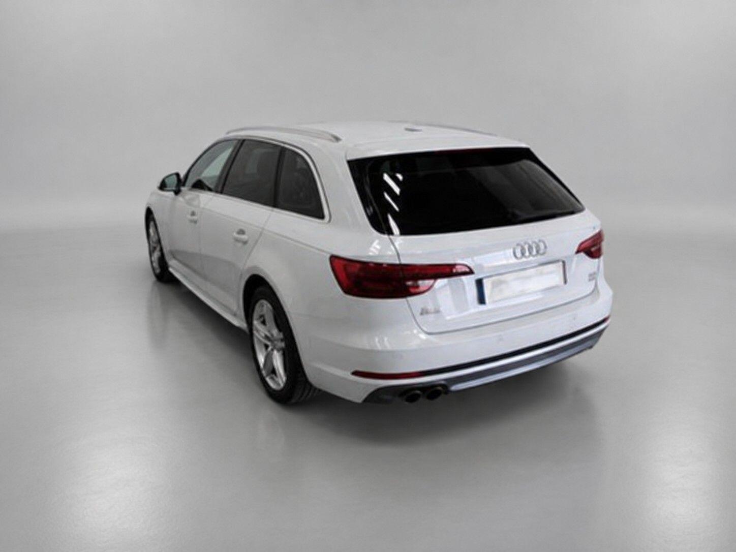 Audi A4 view 7