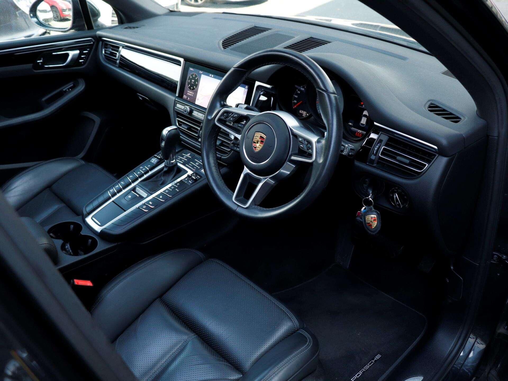 Porsche Macan view 10