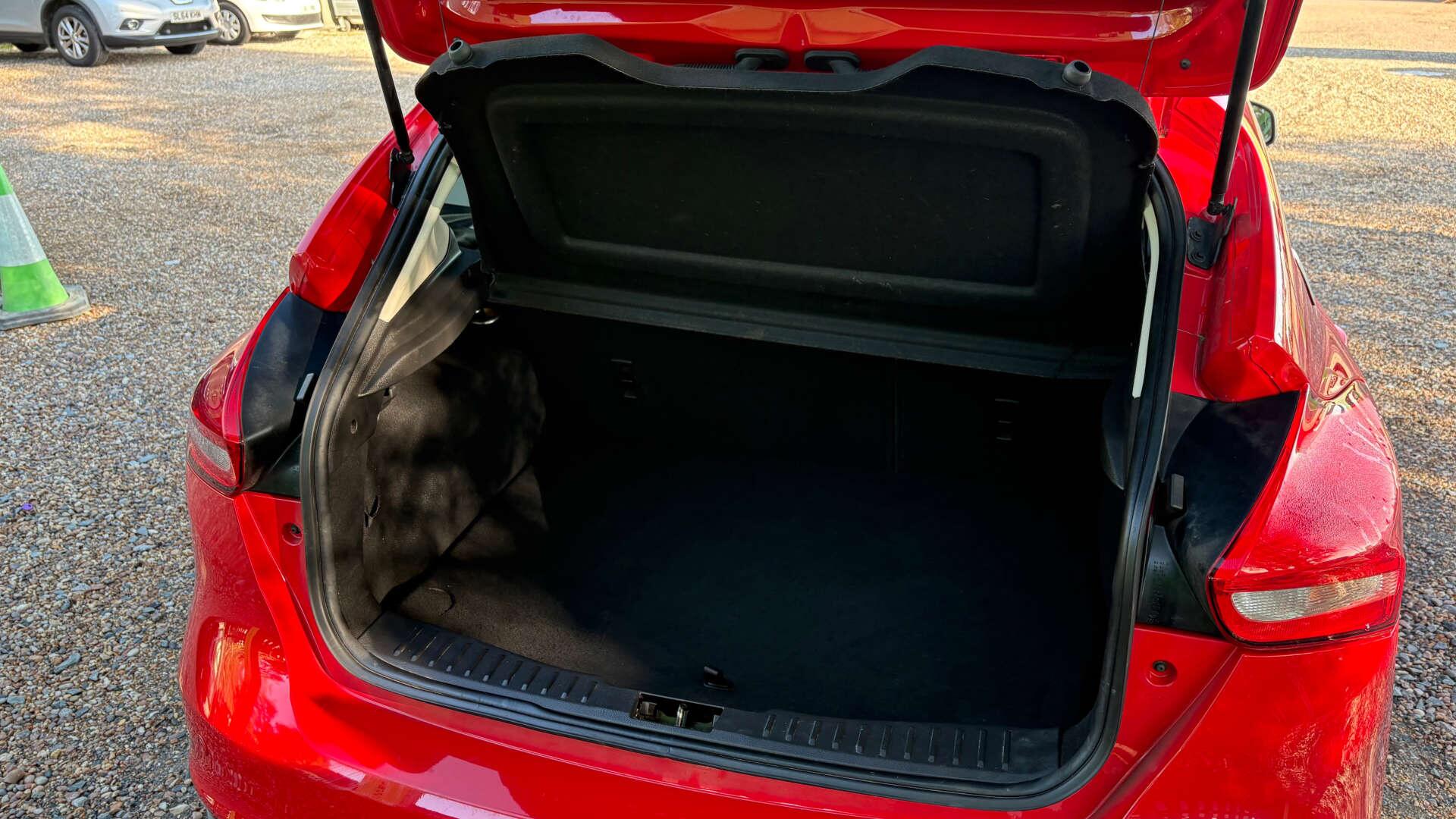 Ford Focus view 44