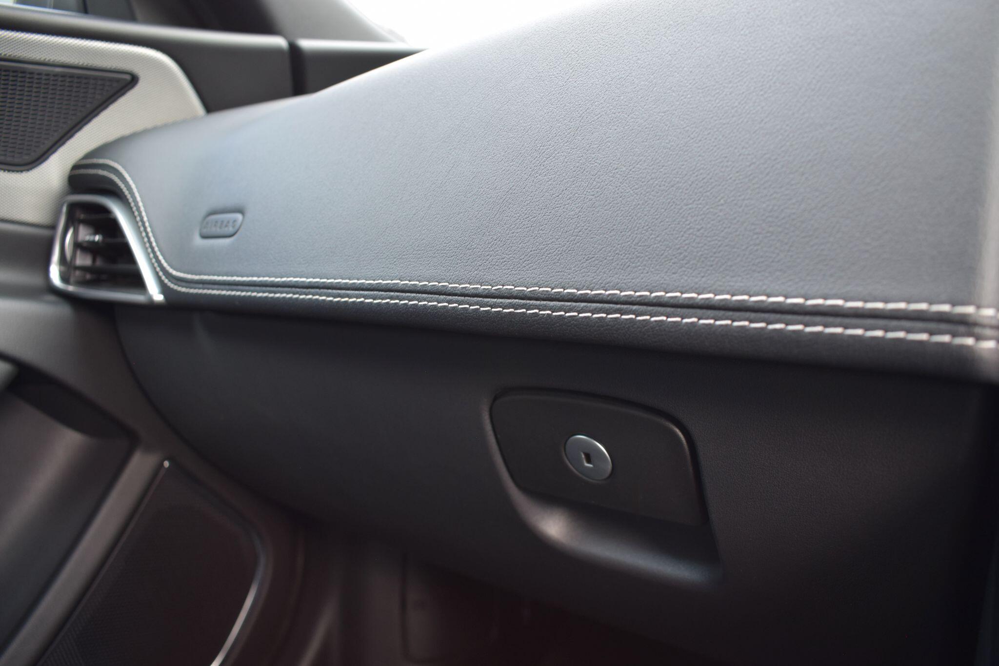 Jaguar Xe view 17