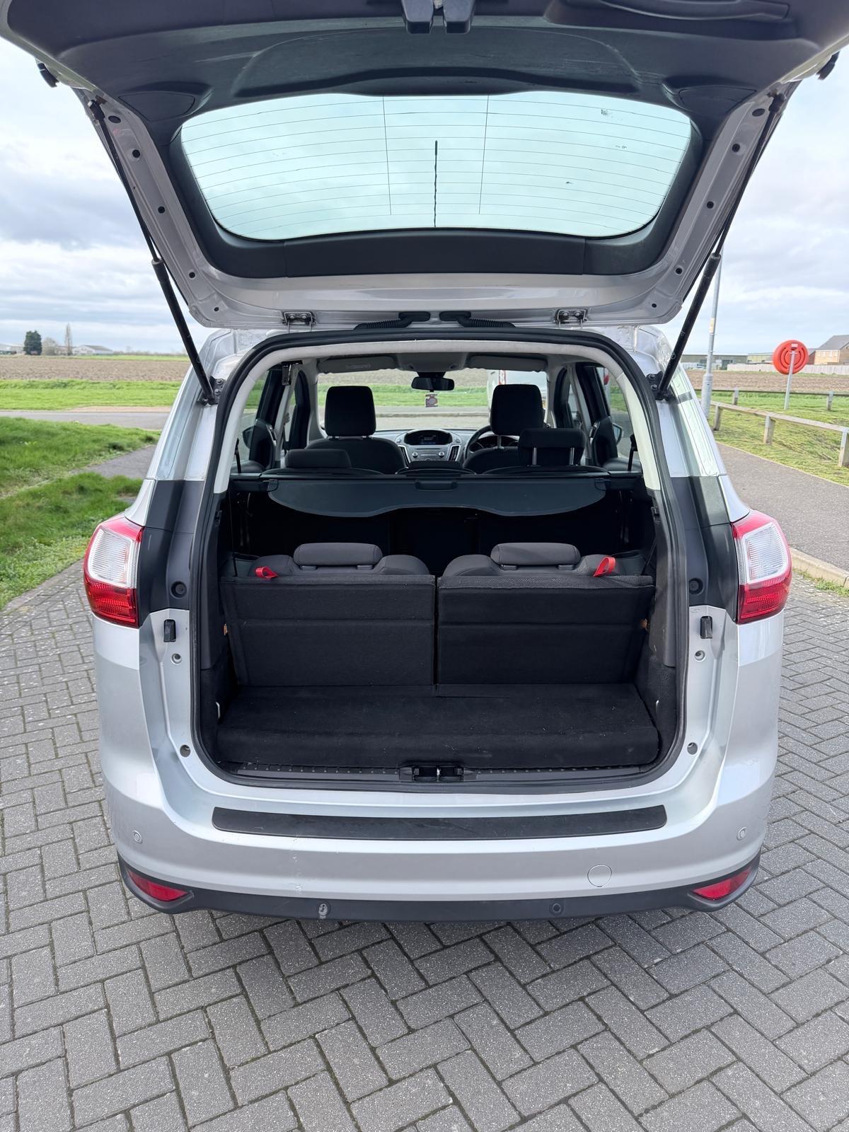 Ford Grand C-Max view 14