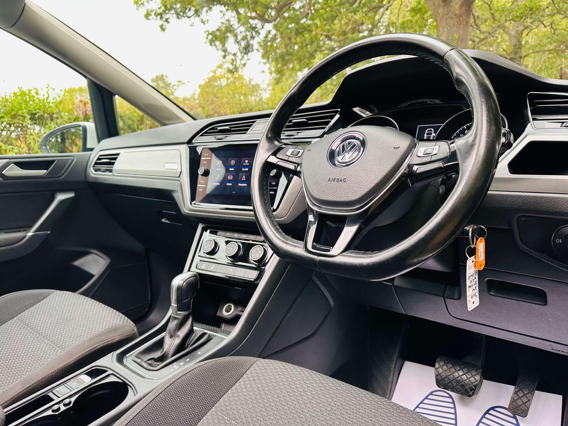 Volkswagen Touran view 21