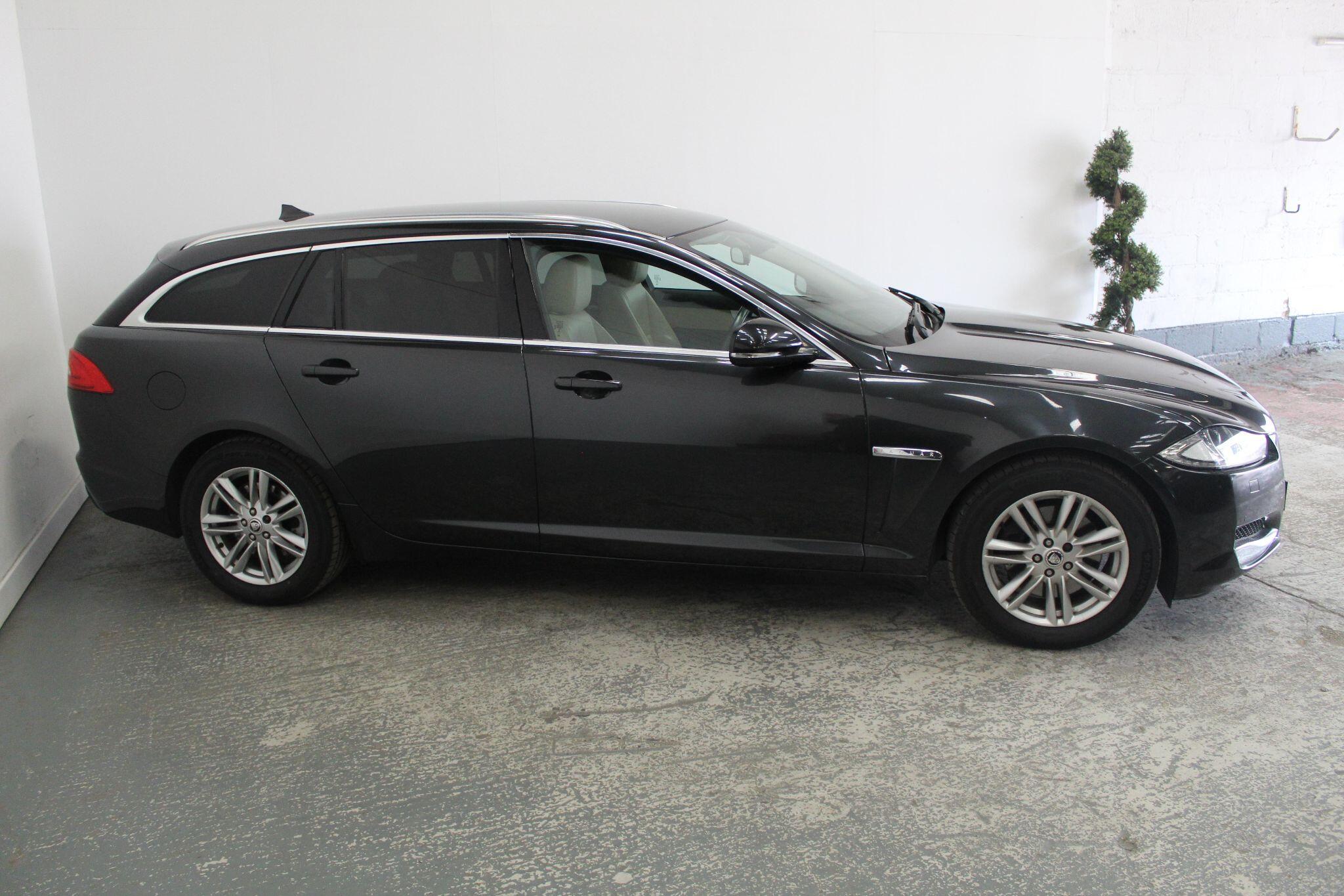 Jaguar XF view 4