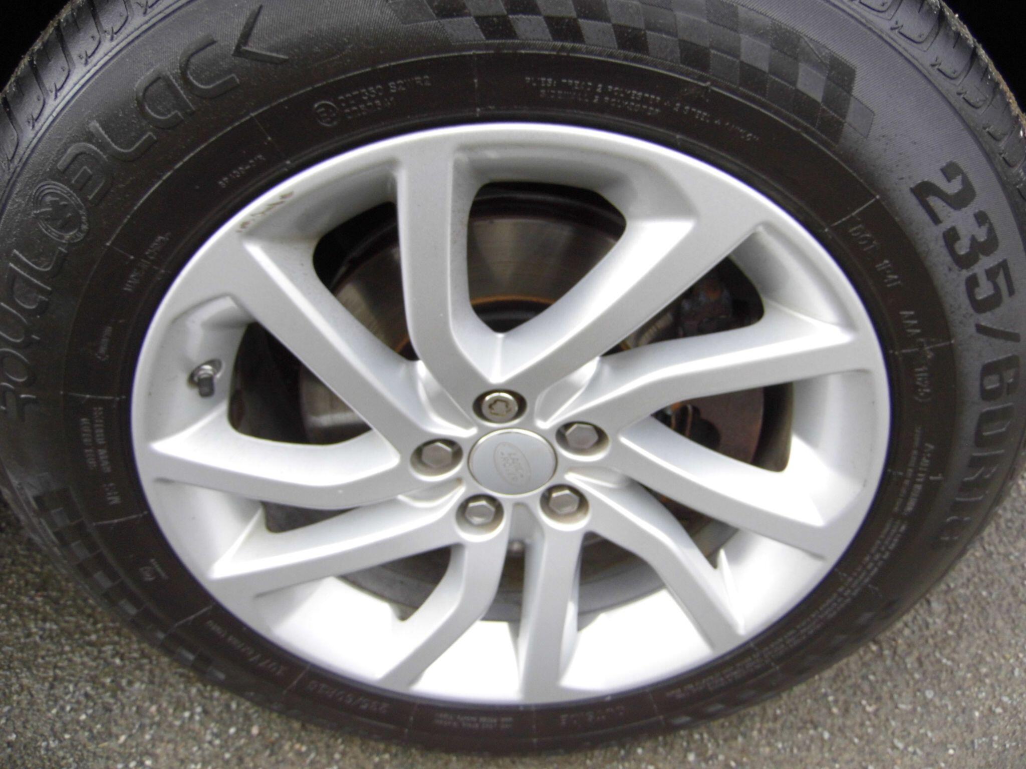 Land Rover Discovery Sport view 15