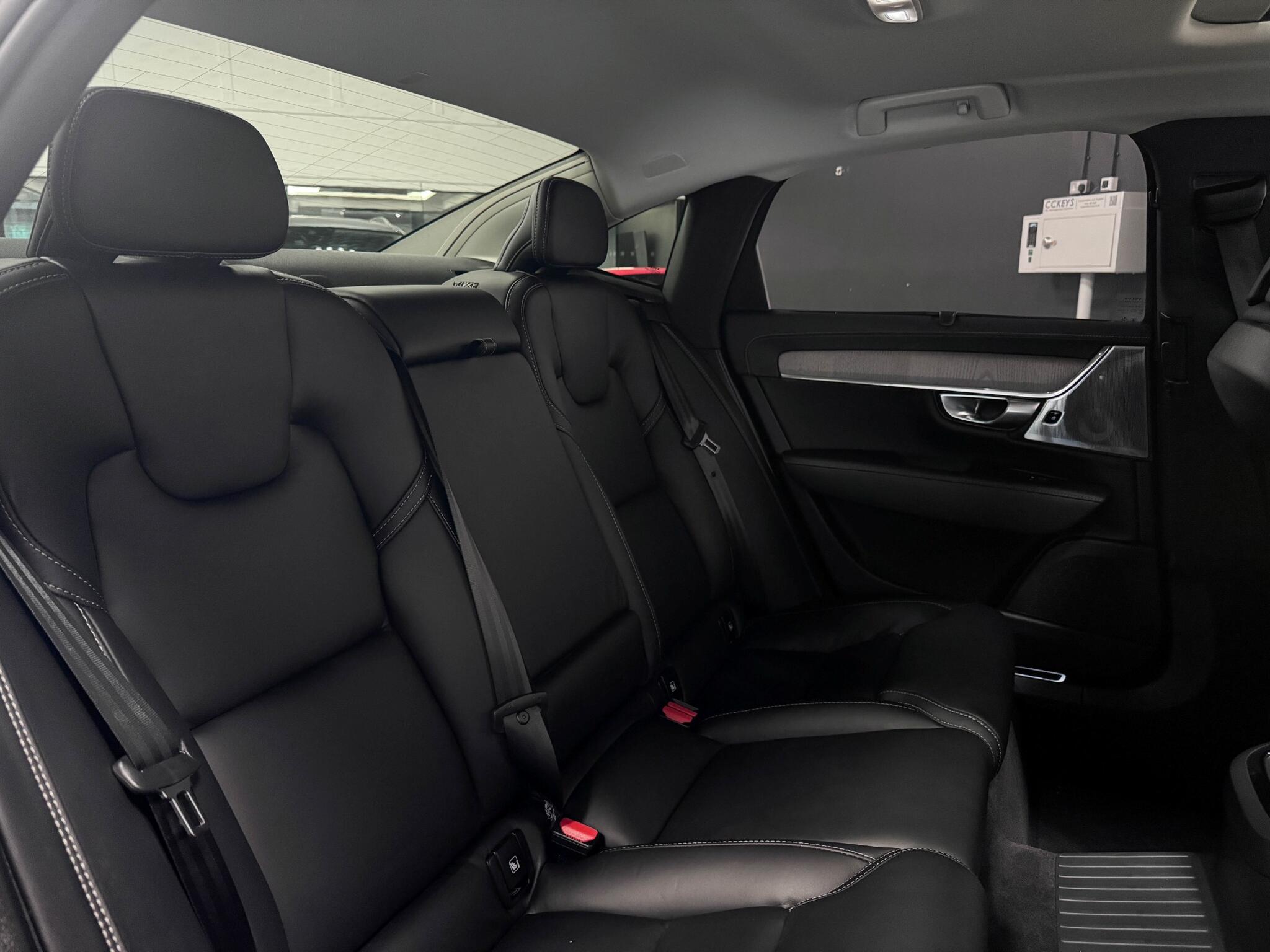 Volvo S90 view 24