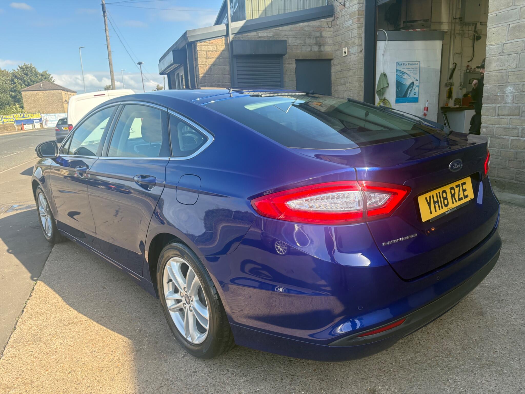 Ford Mondeo view 5