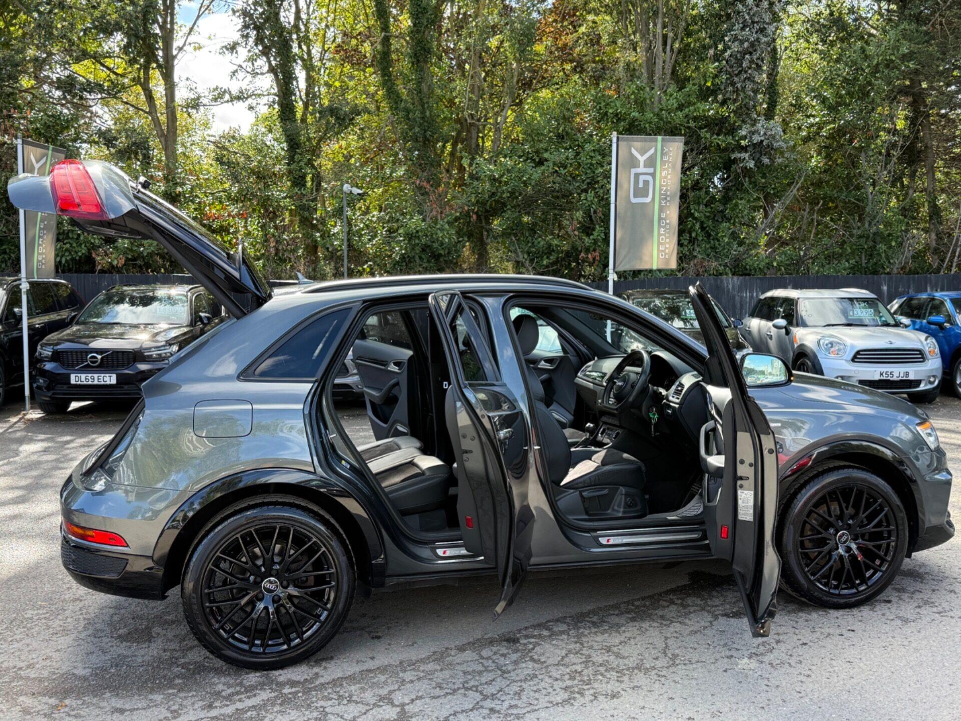 Audi Q3 view 18