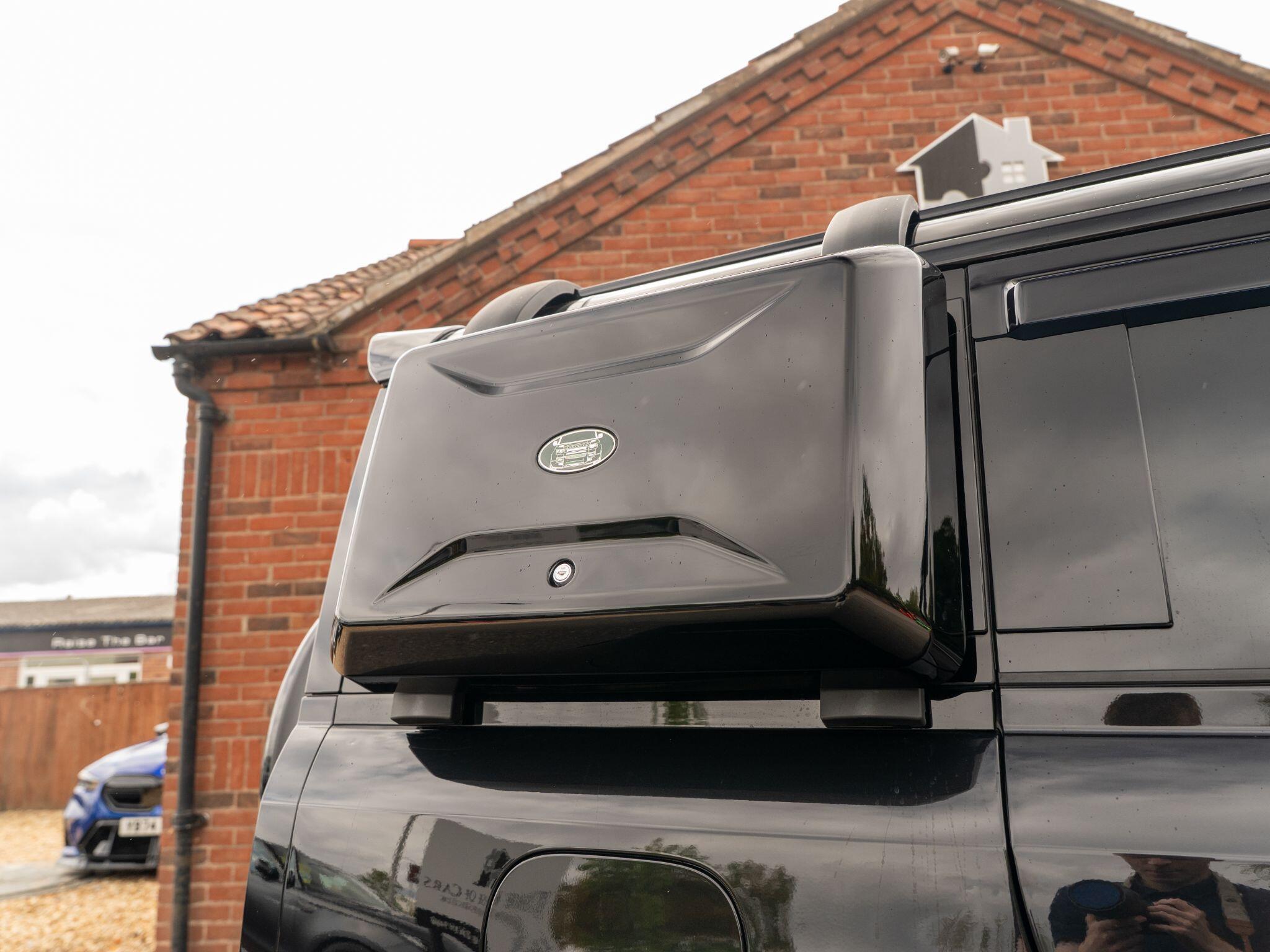 Land Rover Defender 110 view 26
