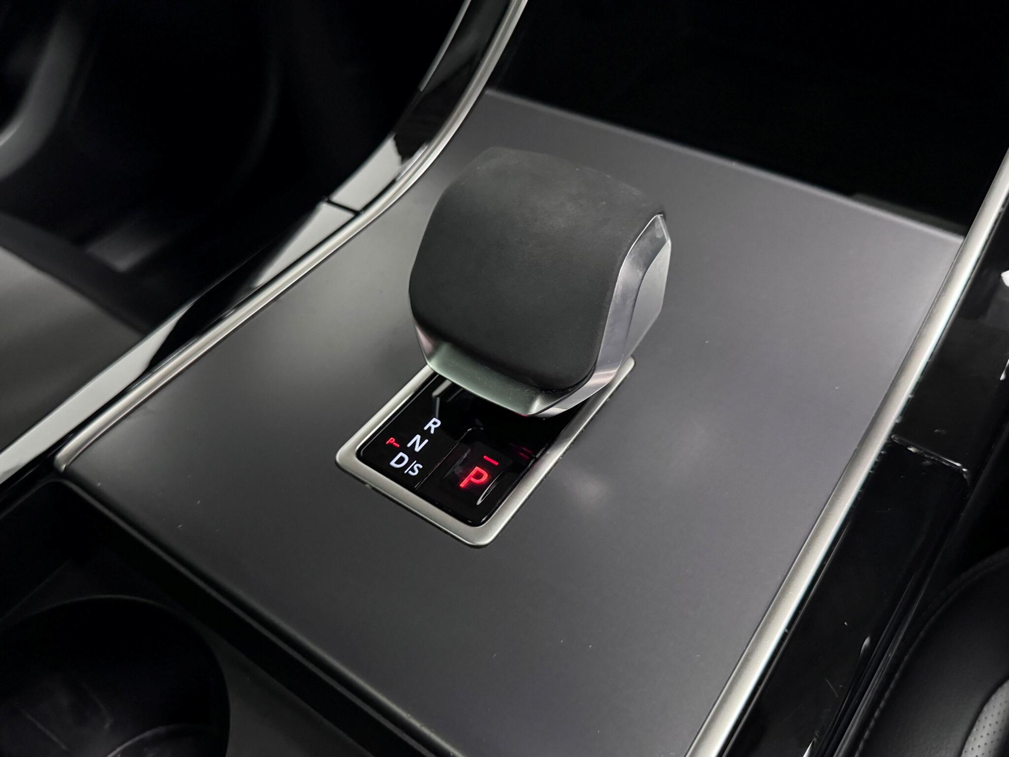 Land Rover Range Rover Velar view 36