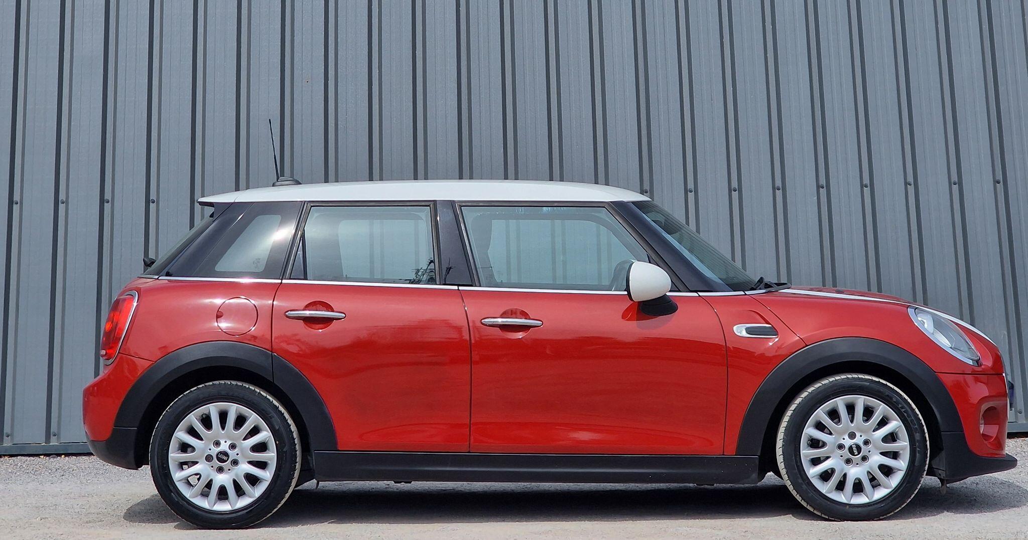 2015 MINI Hatch image 7