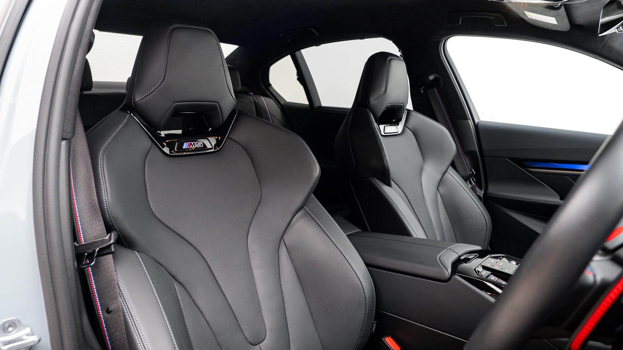 BMW M5 view 6