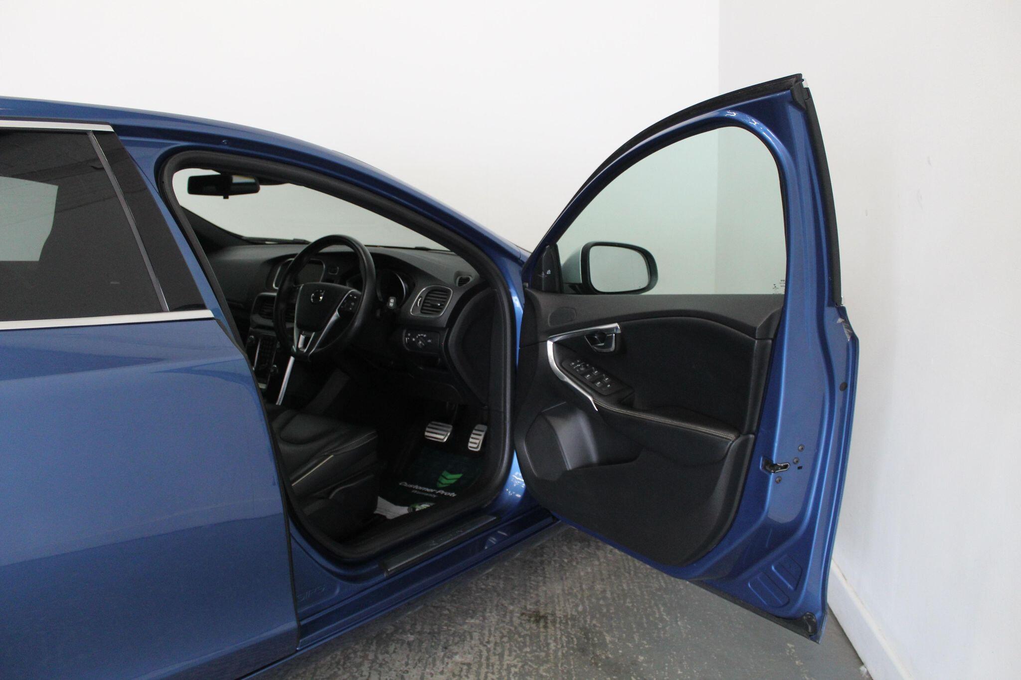 Volvo V40 view 25