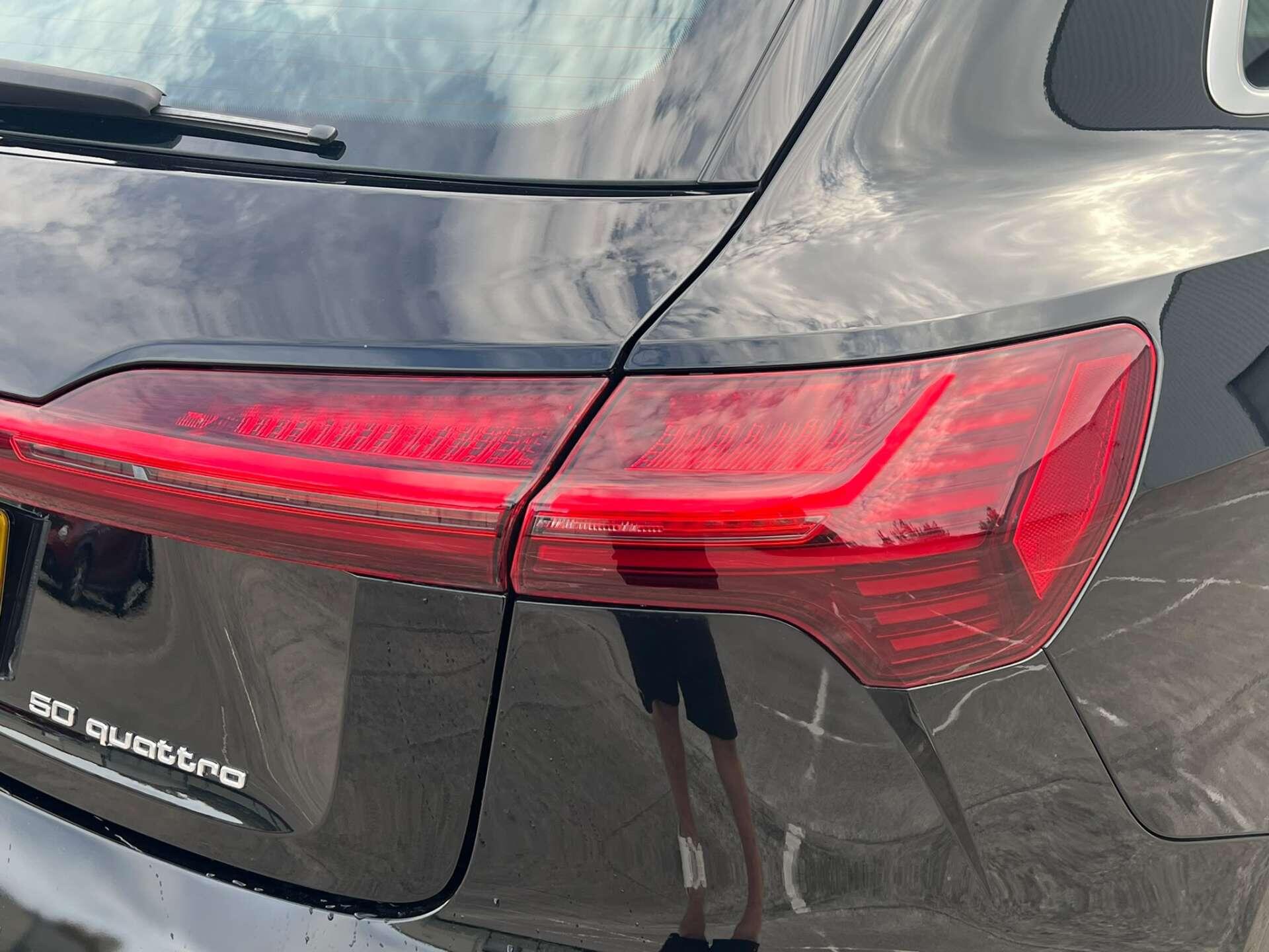 Audi E-Tron view 60