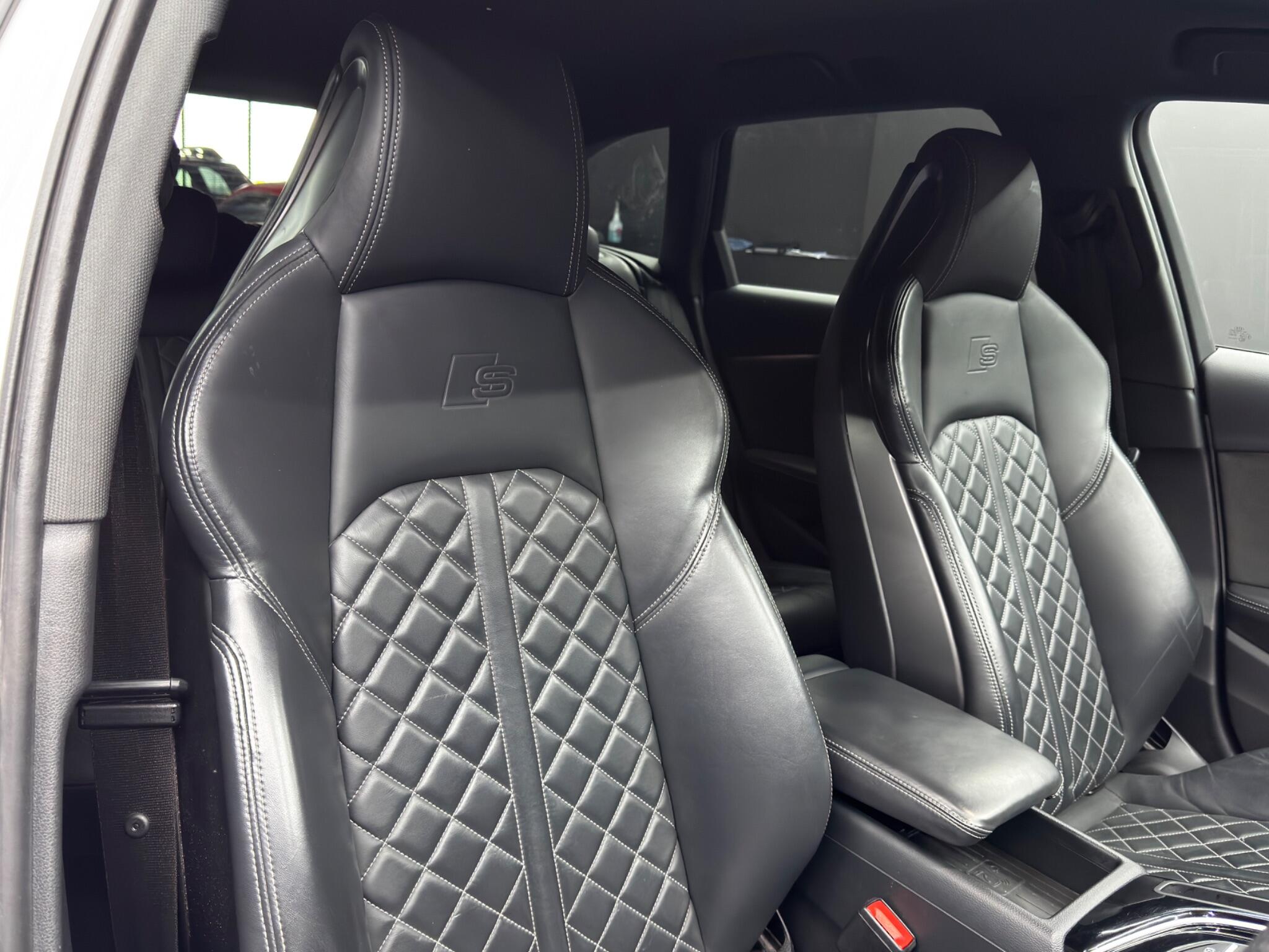 Audi S4 view 12