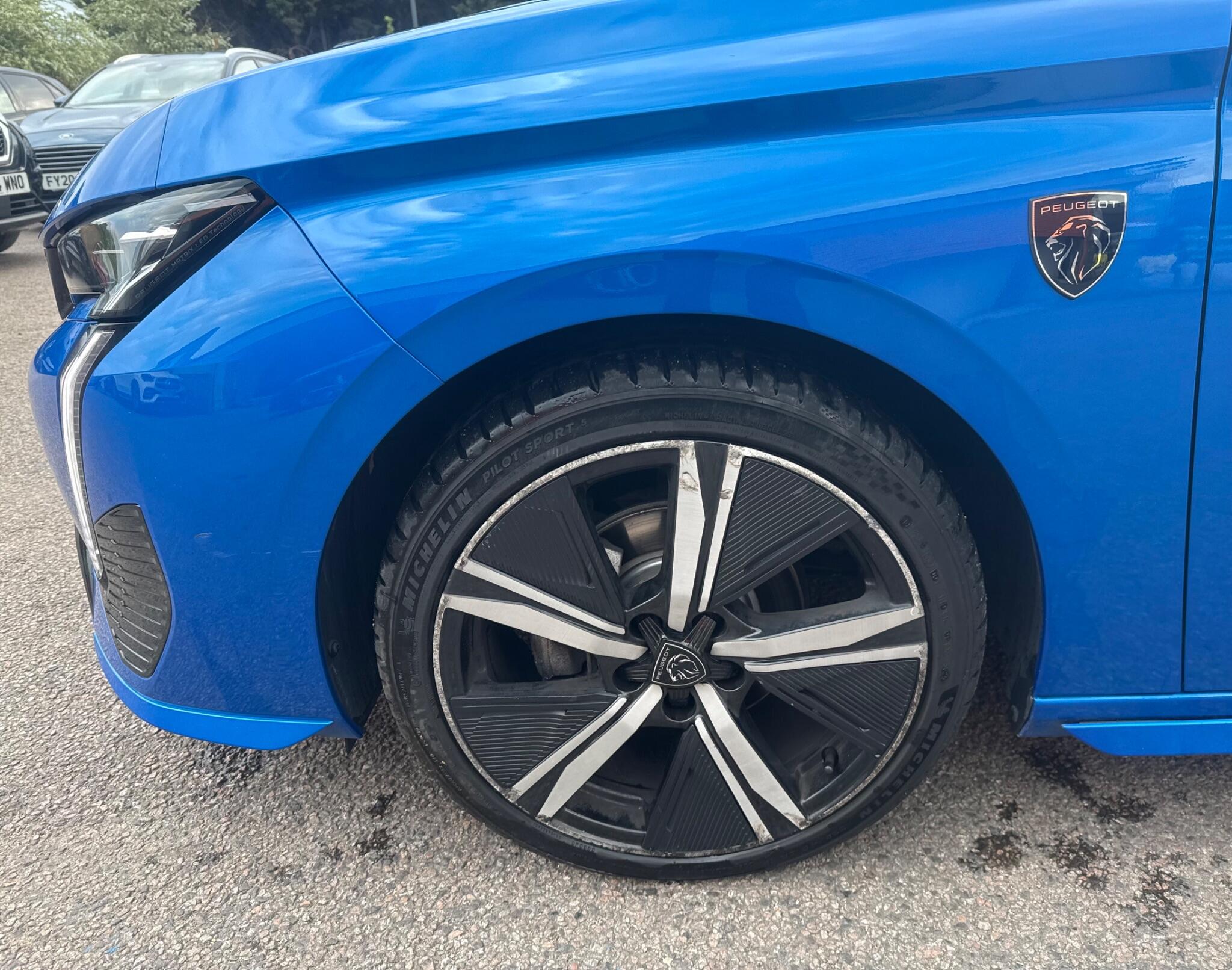 Peugeot 308 view 11