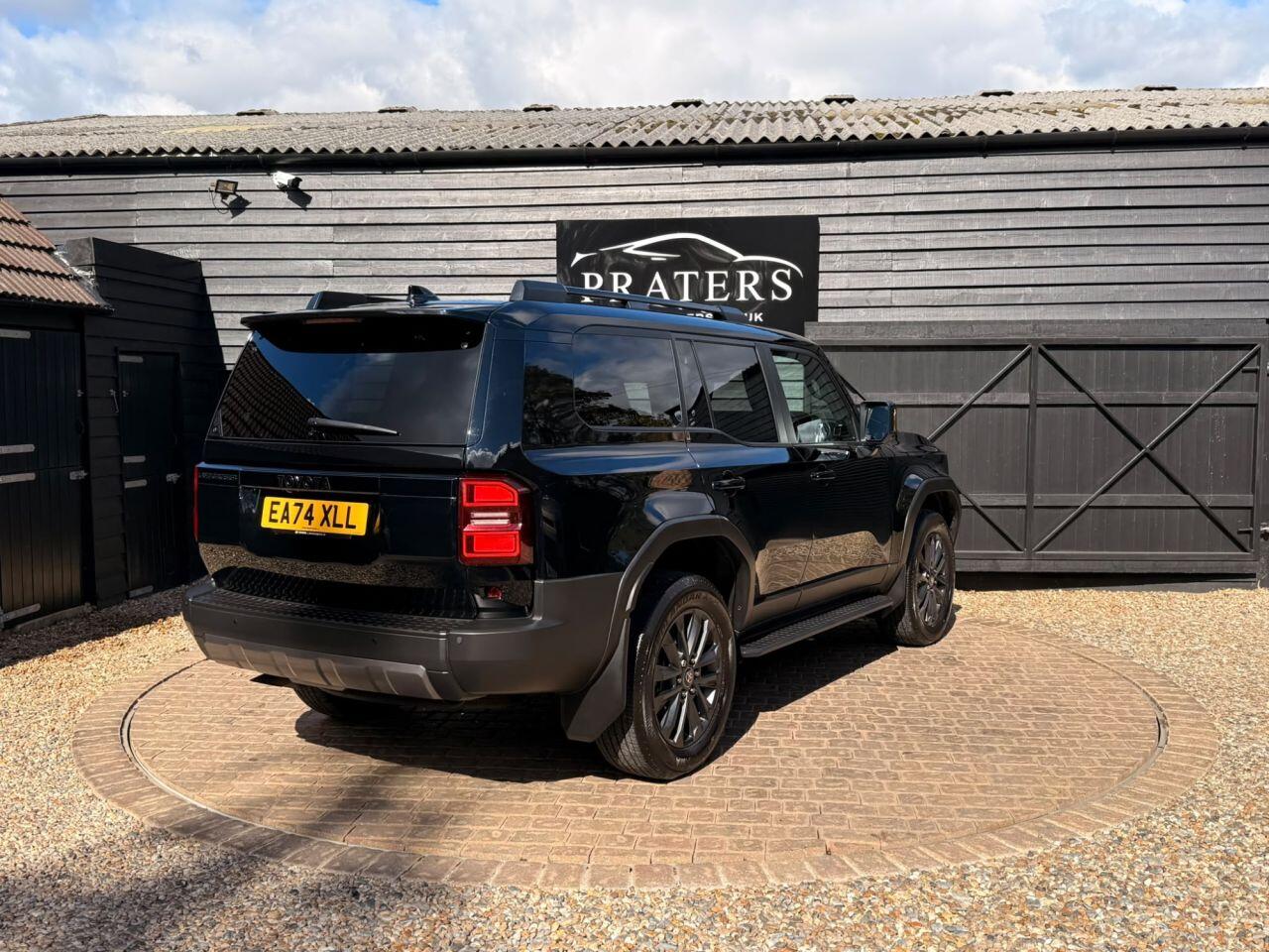 Toyota Land Cruiser view 23