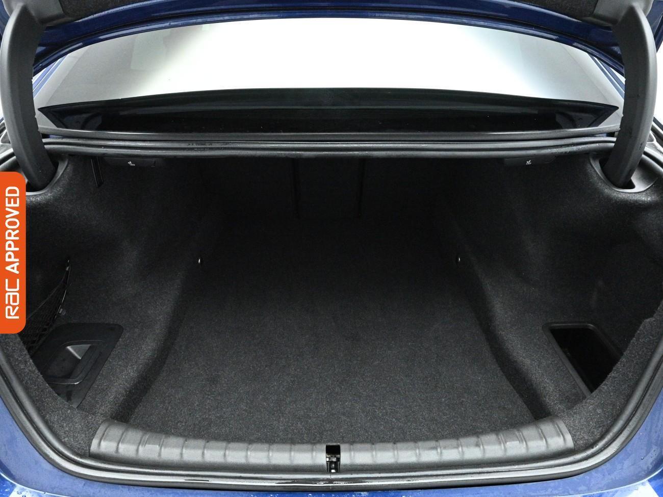 BMW 5 Series view 28