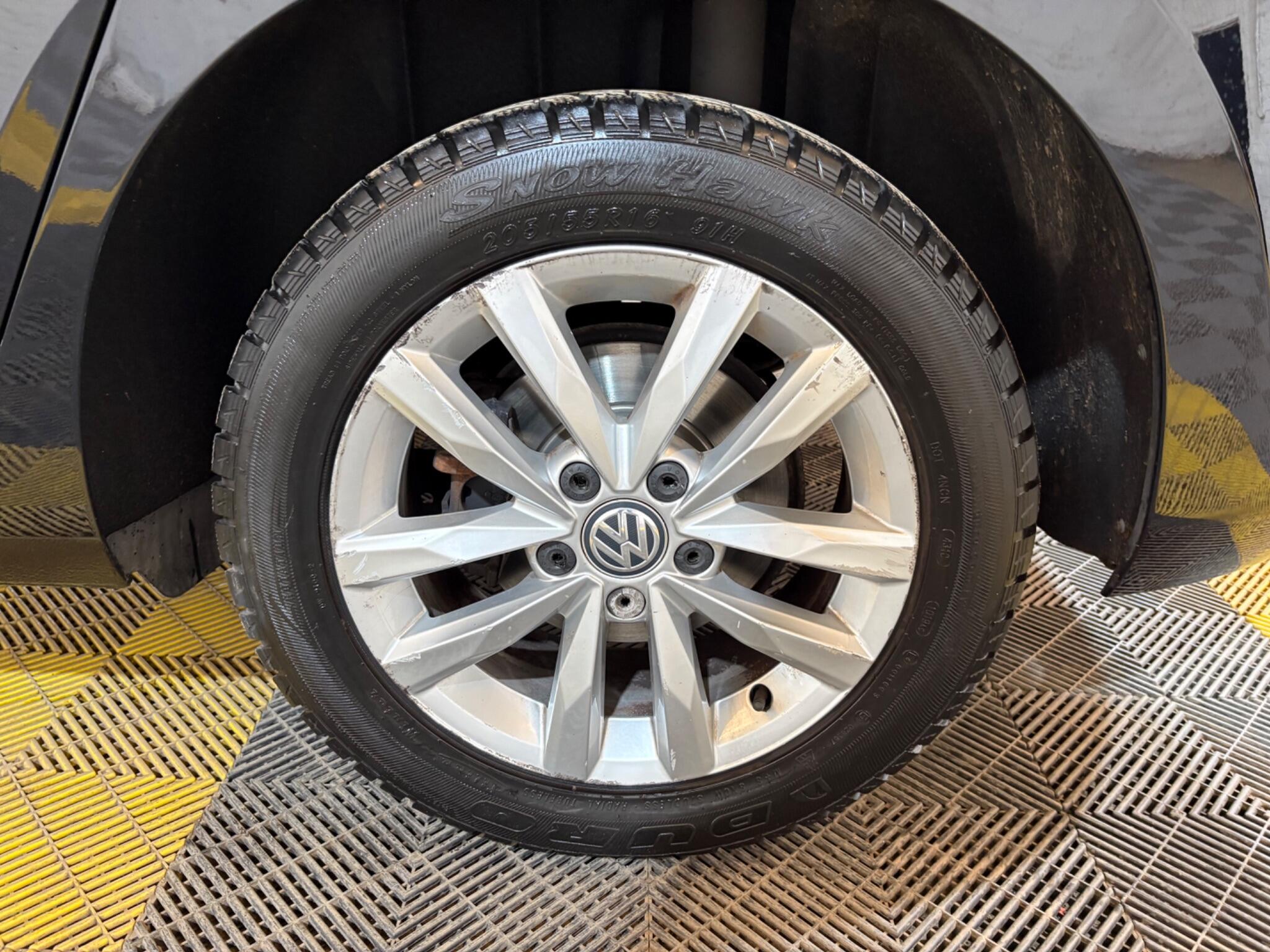 Volkswagen Touran view 63