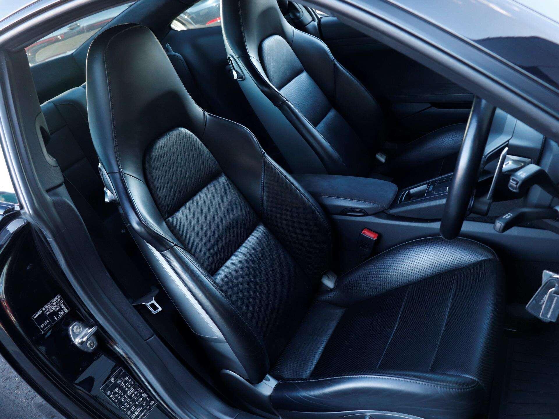 Porsche 911 view 23