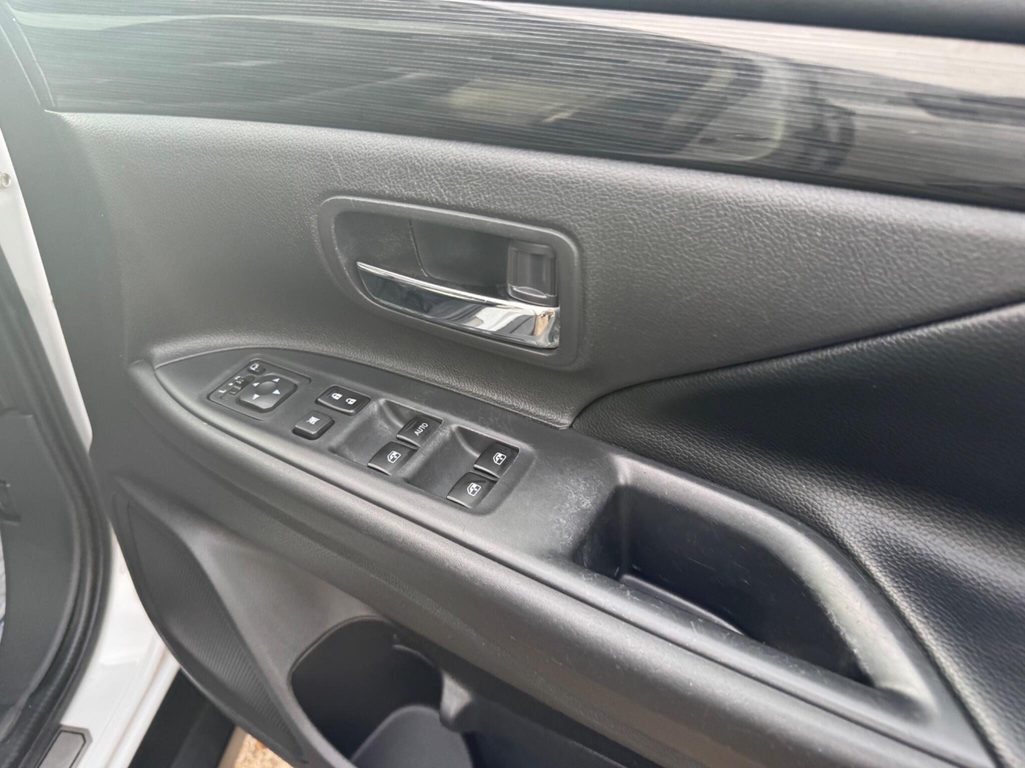 Mitsubishi Outlander view 27