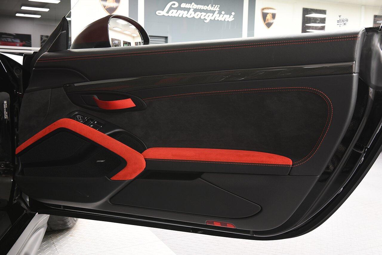 Porsche 911 view 31