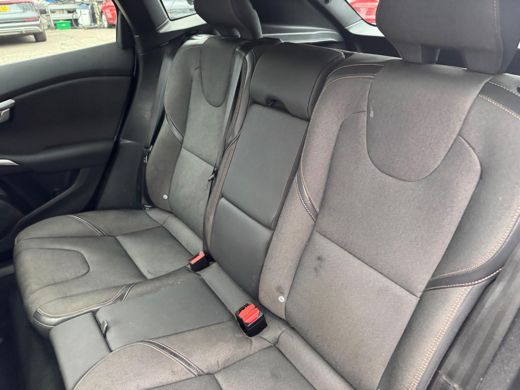 Volvo V40 Cross Country view 70