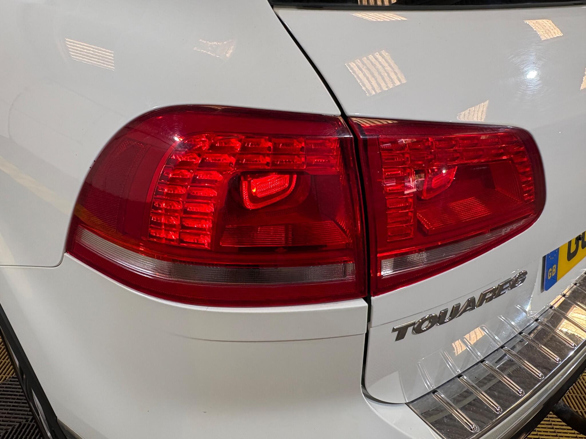 Volkswagen Touareg view 23