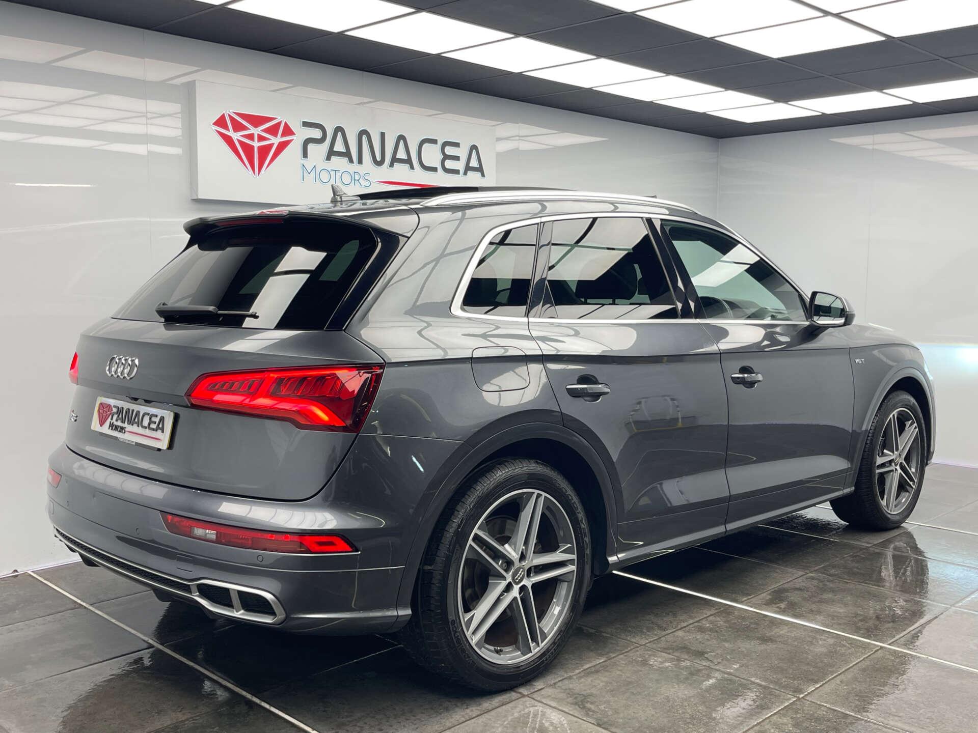 Audi SQ5 view 3